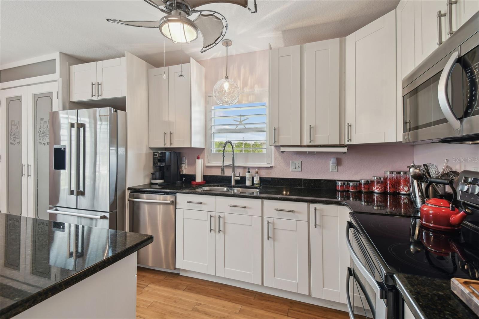 Listing photo id 8 for 3227 Rose Arbor Drive
