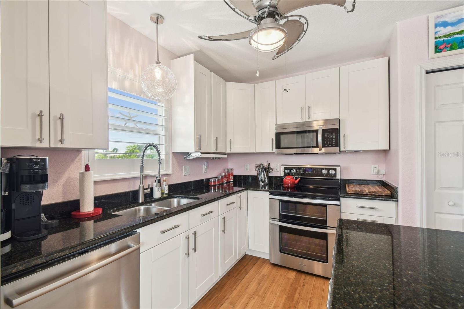 Listing photo id 9 for 3227 Rose Arbor Drive