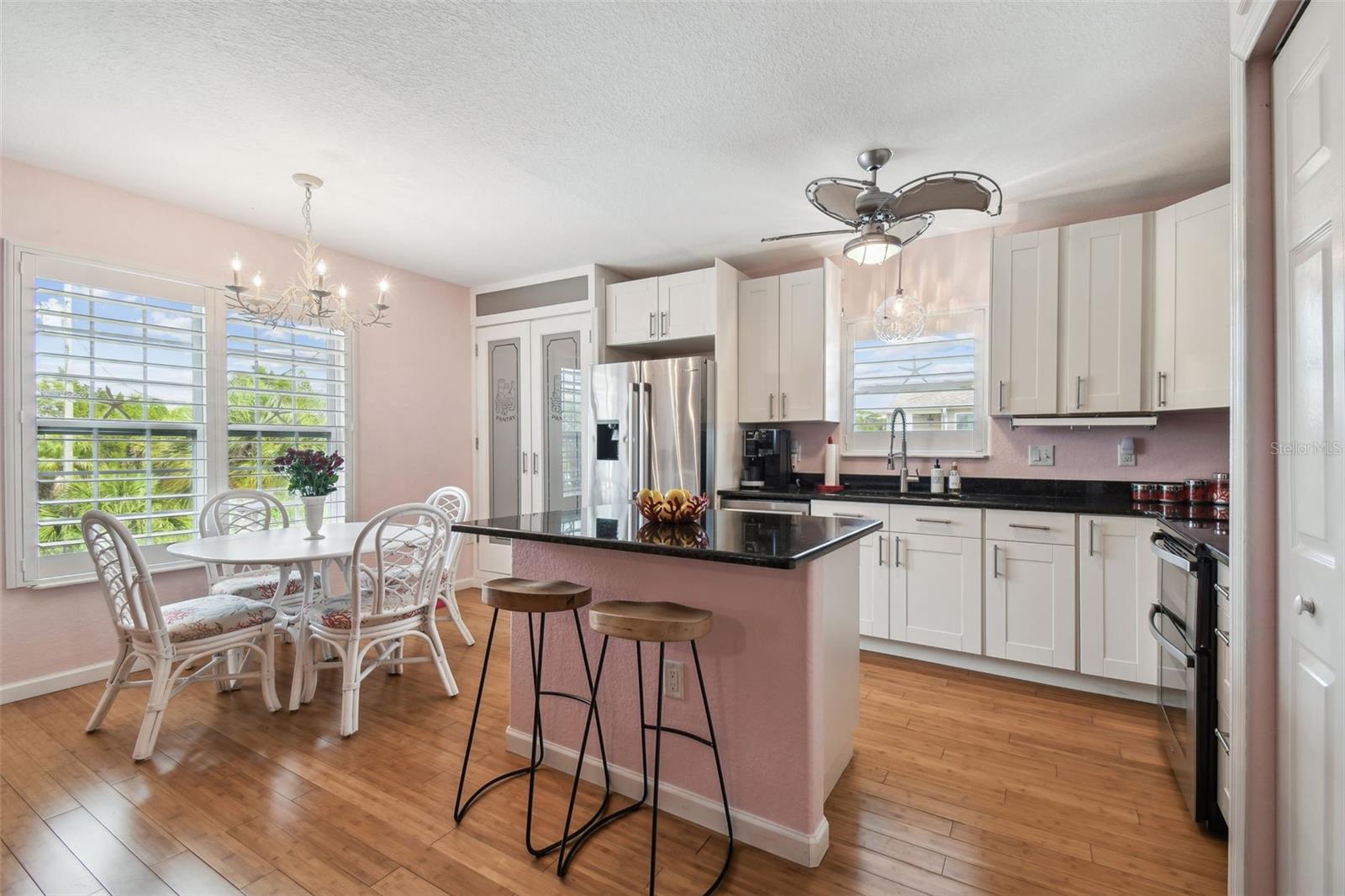 Listing photo id 11 for 3227 Rose Arbor Drive