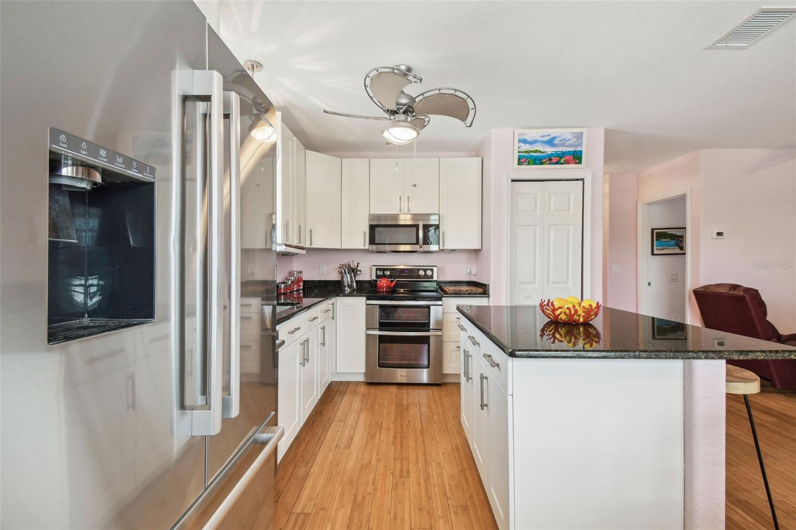 Listing photo id 12 for 3227 Rose Arbor Drive