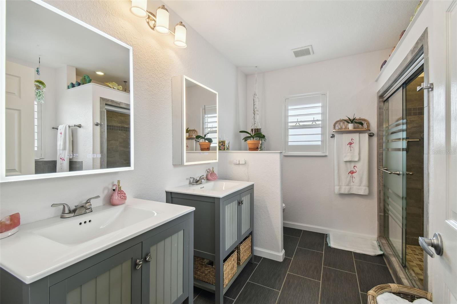 Listing photo id 17 for 3227 Rose Arbor Drive