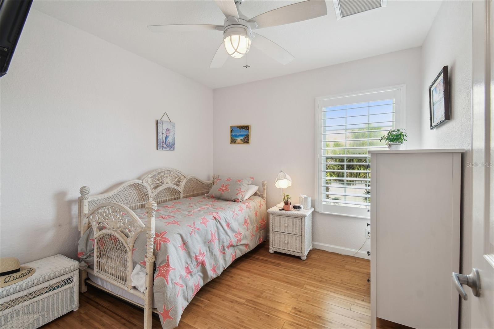 Listing photo id 23 for 3227 Rose Arbor Drive