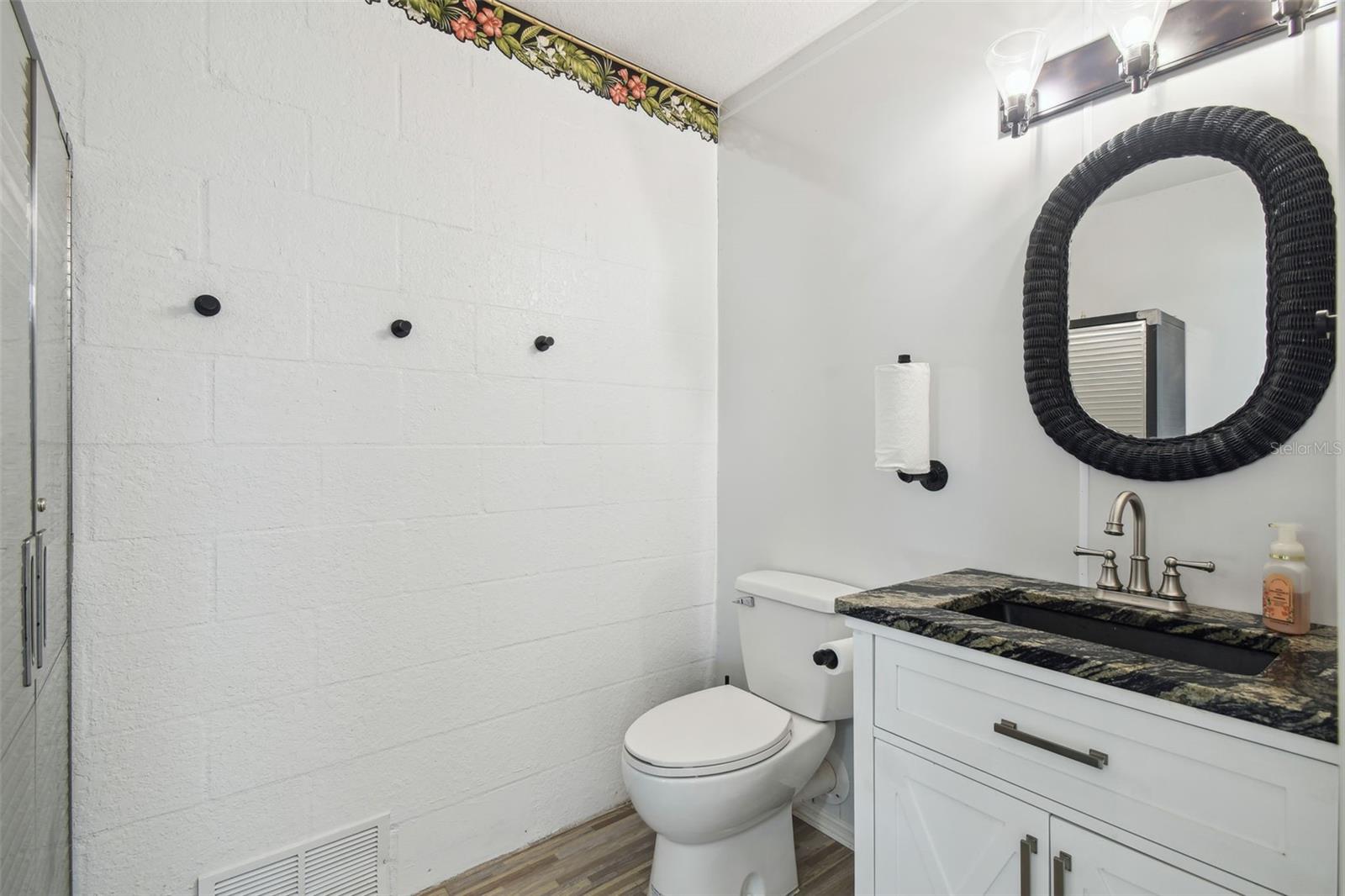 Listing photo id 36 for 3227 Rose Arbor Drive