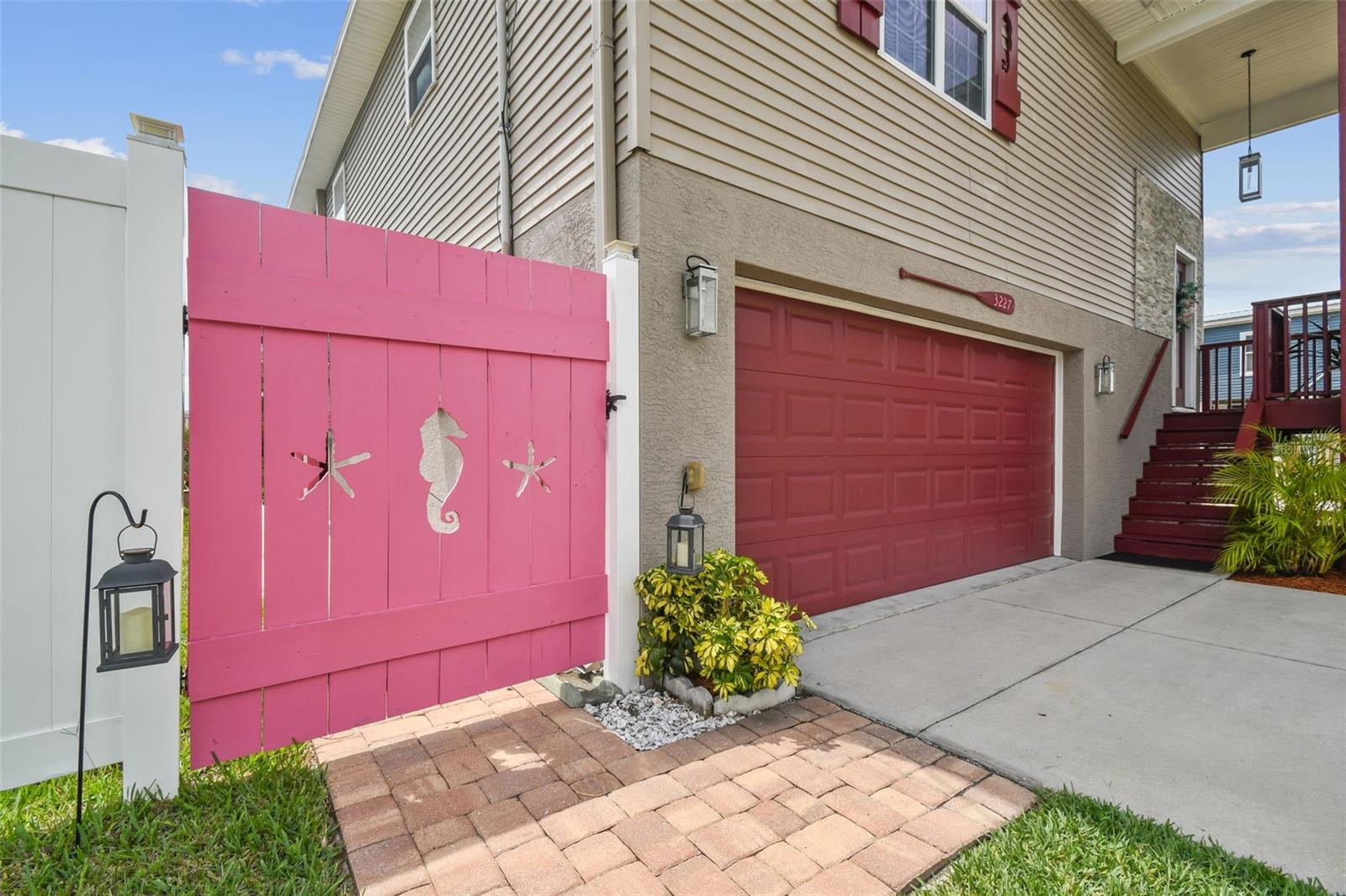 Listing photo id 2 for 3227 Rose Arbor Drive
