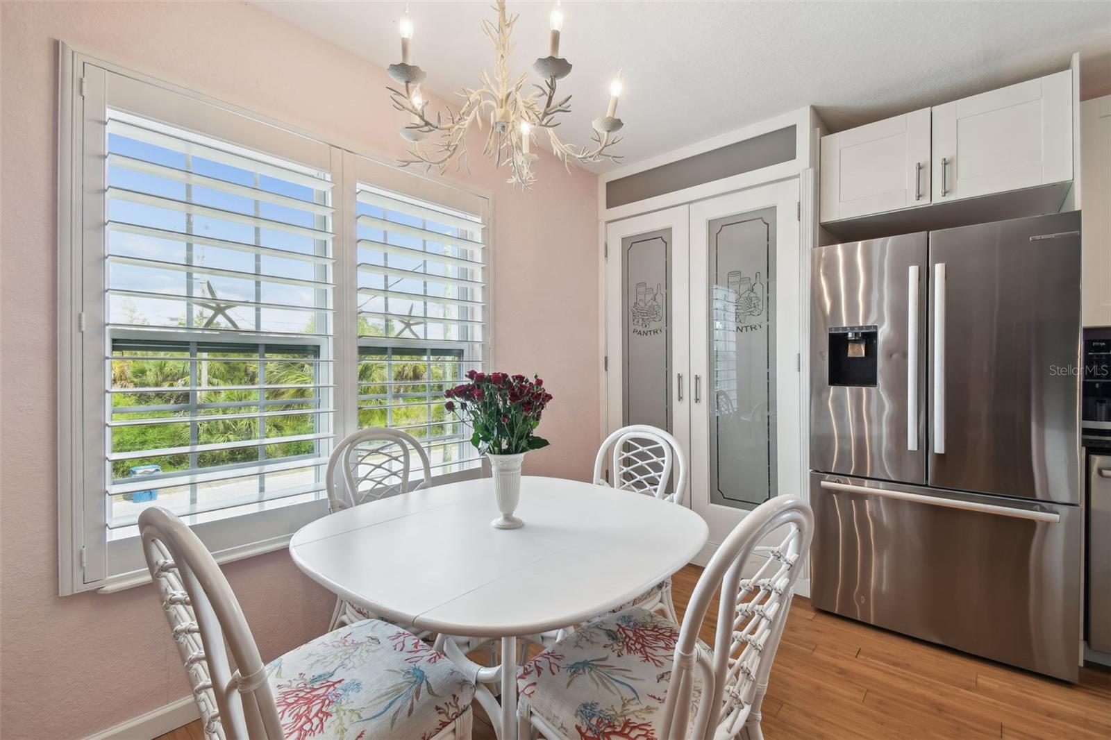 Listing photo id 6 for 3227 Rose Arbor Drive
