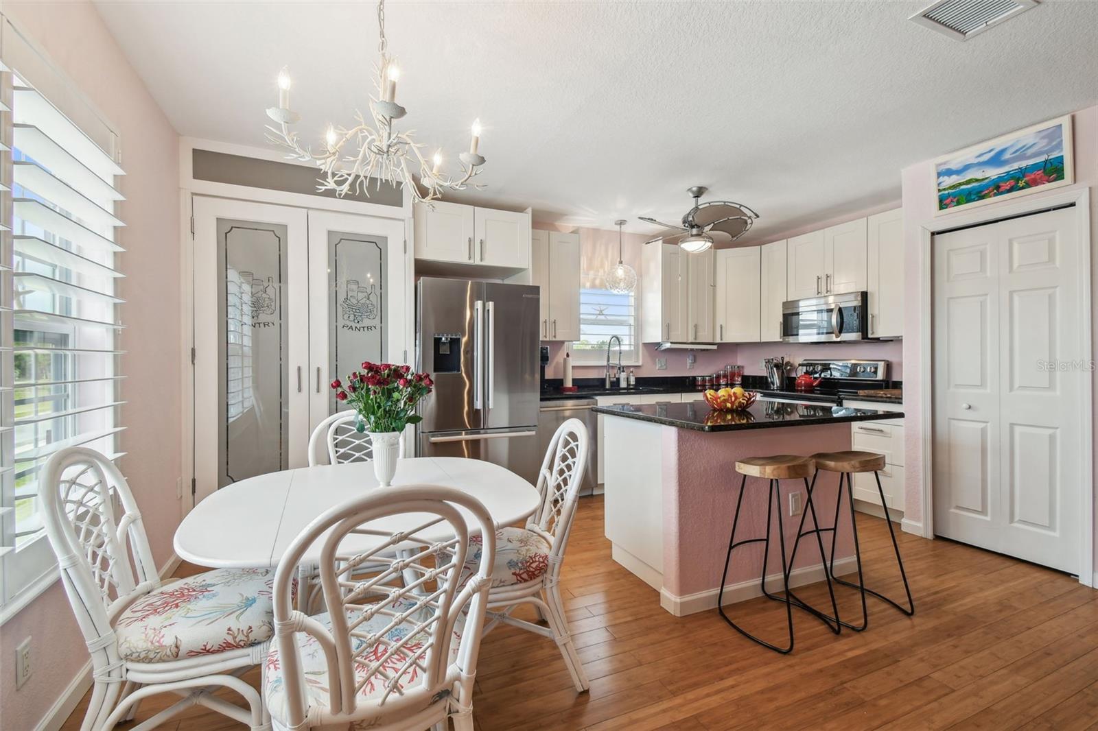 Listing photo id 7 for 3227 Rose Arbor Drive