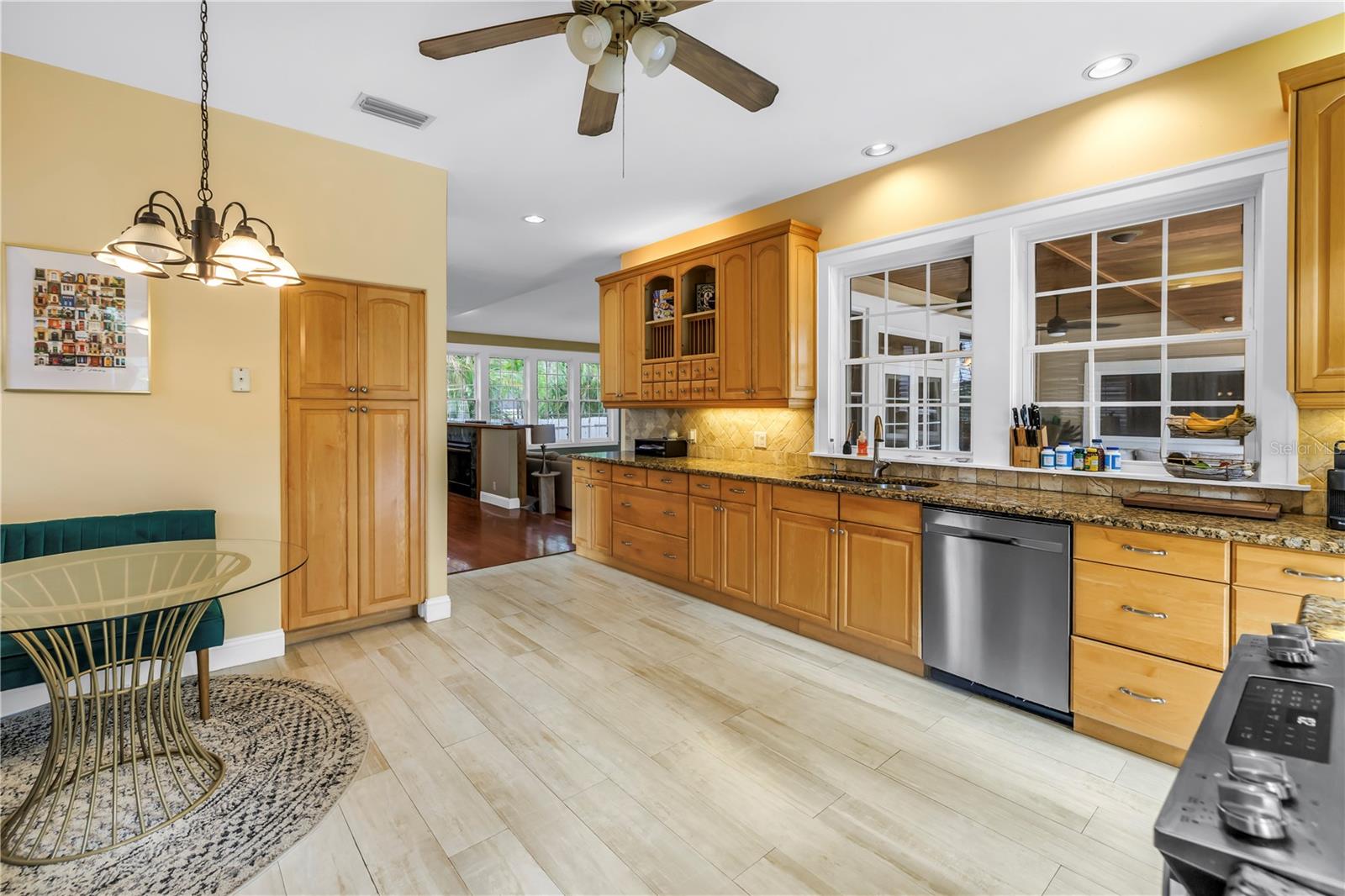 Image 12 of 77 For 546 26th Avenue N
