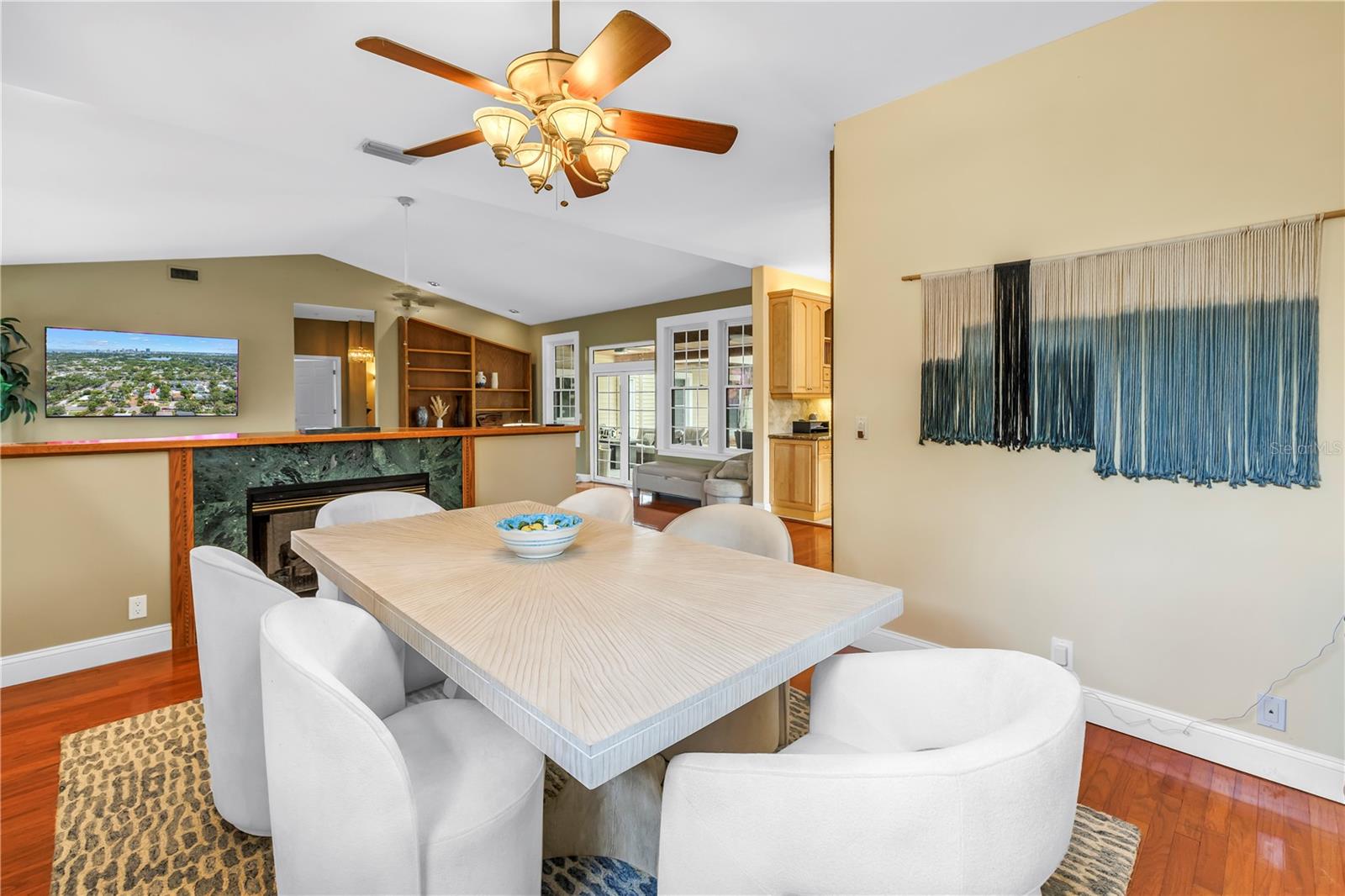 Image 16 of 77 For 546 26th Avenue N