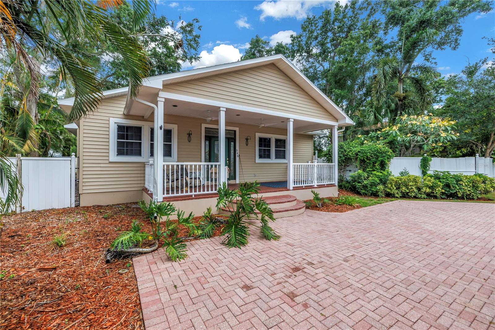 Image 2 of 77 For 546 26th Avenue N