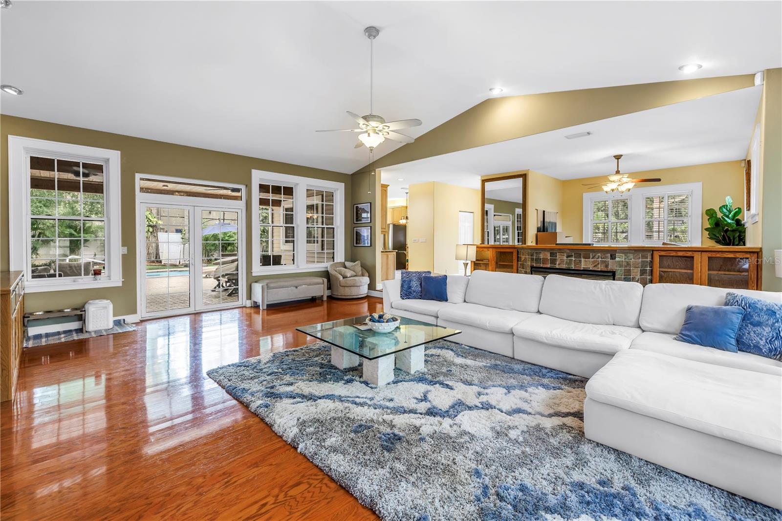Image 20 of 77 For 546 26th Avenue N