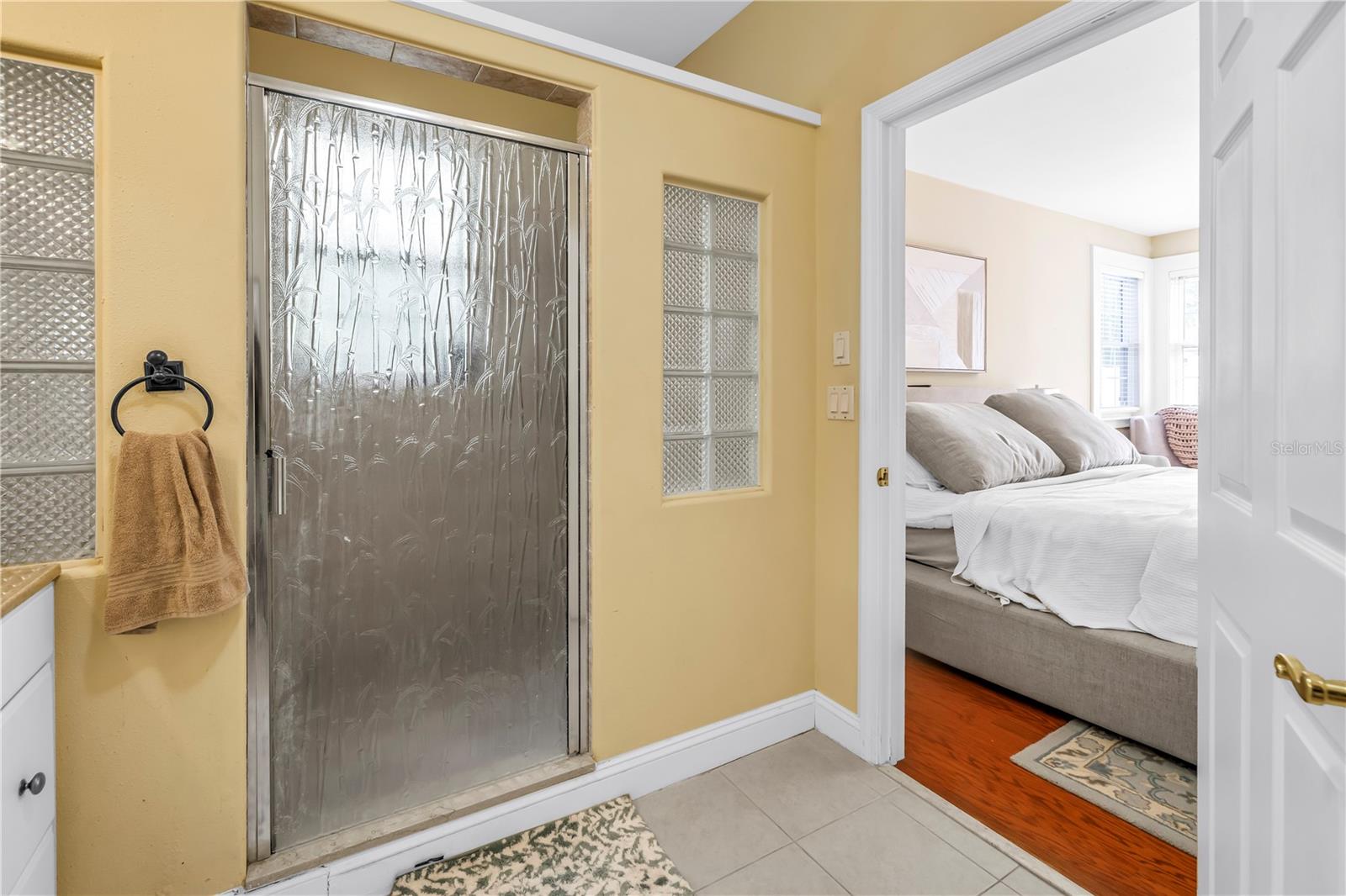 Image 23 of 77 For 546 26th Avenue N