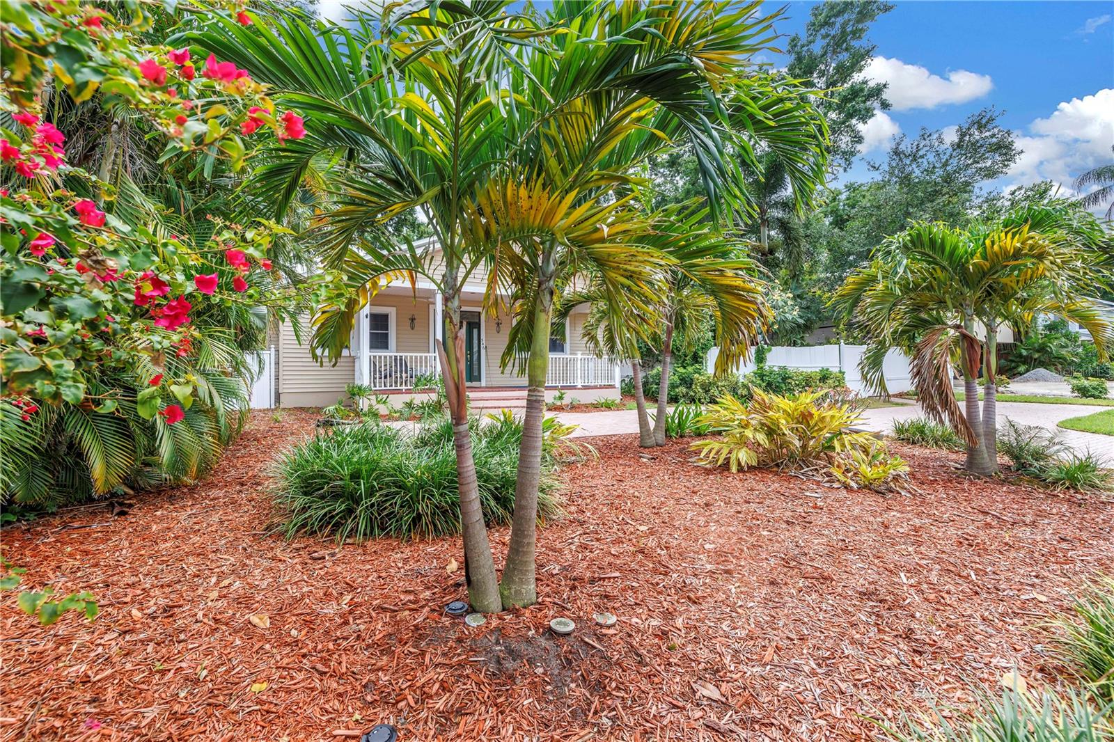 Image 3 of 77 For 546 26th Avenue N