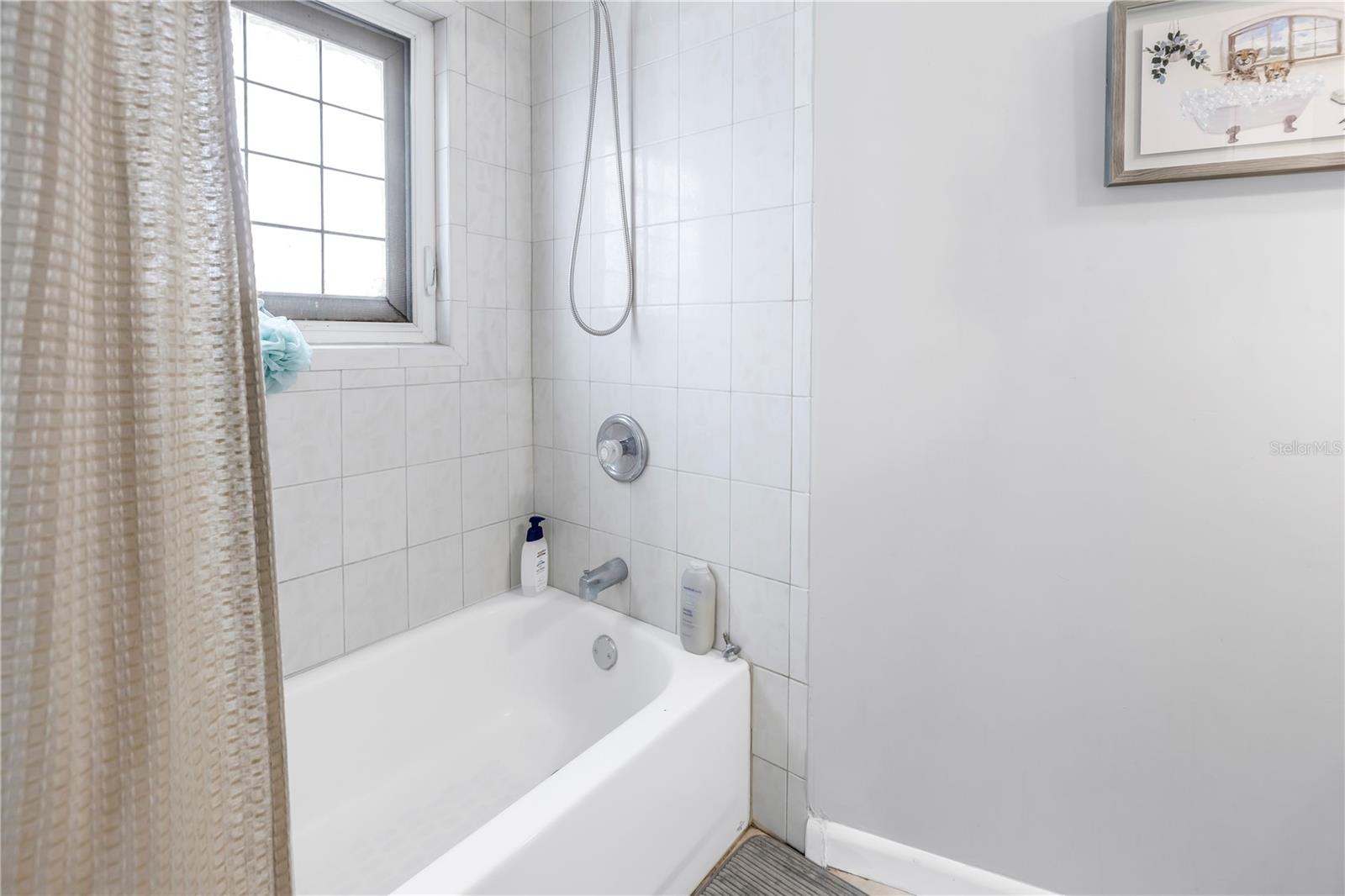 Image 41 of 77 For 546 26th Avenue N