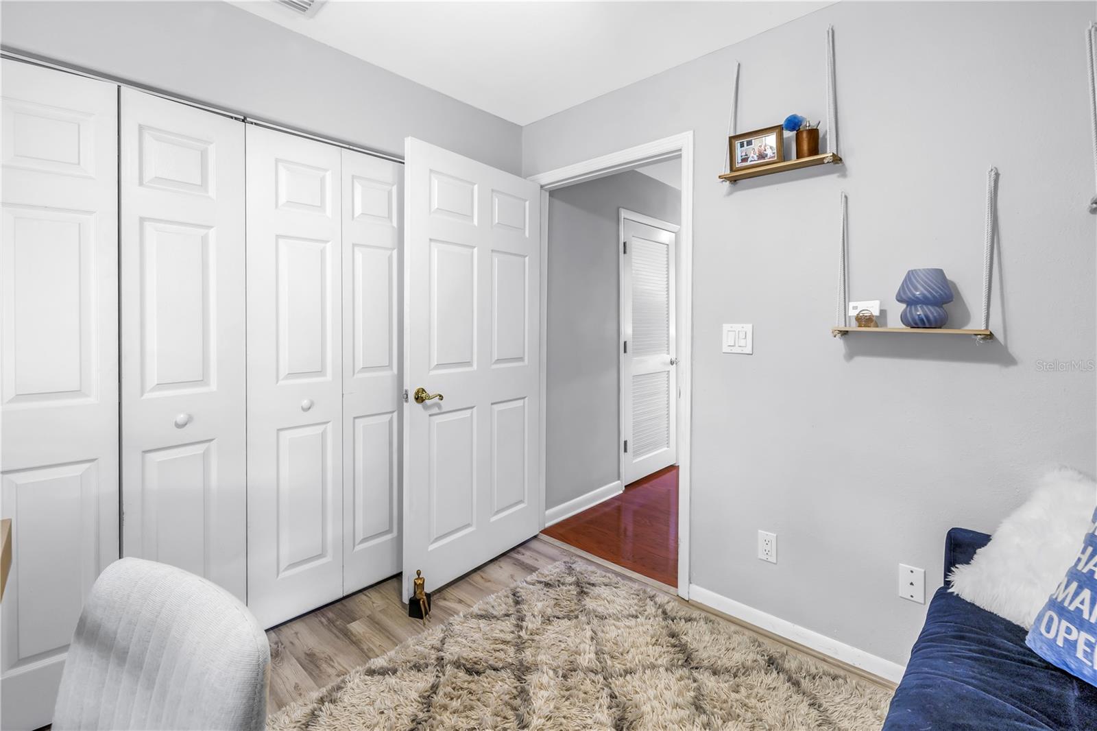 Image 43 of 77 For 546 26th Avenue N