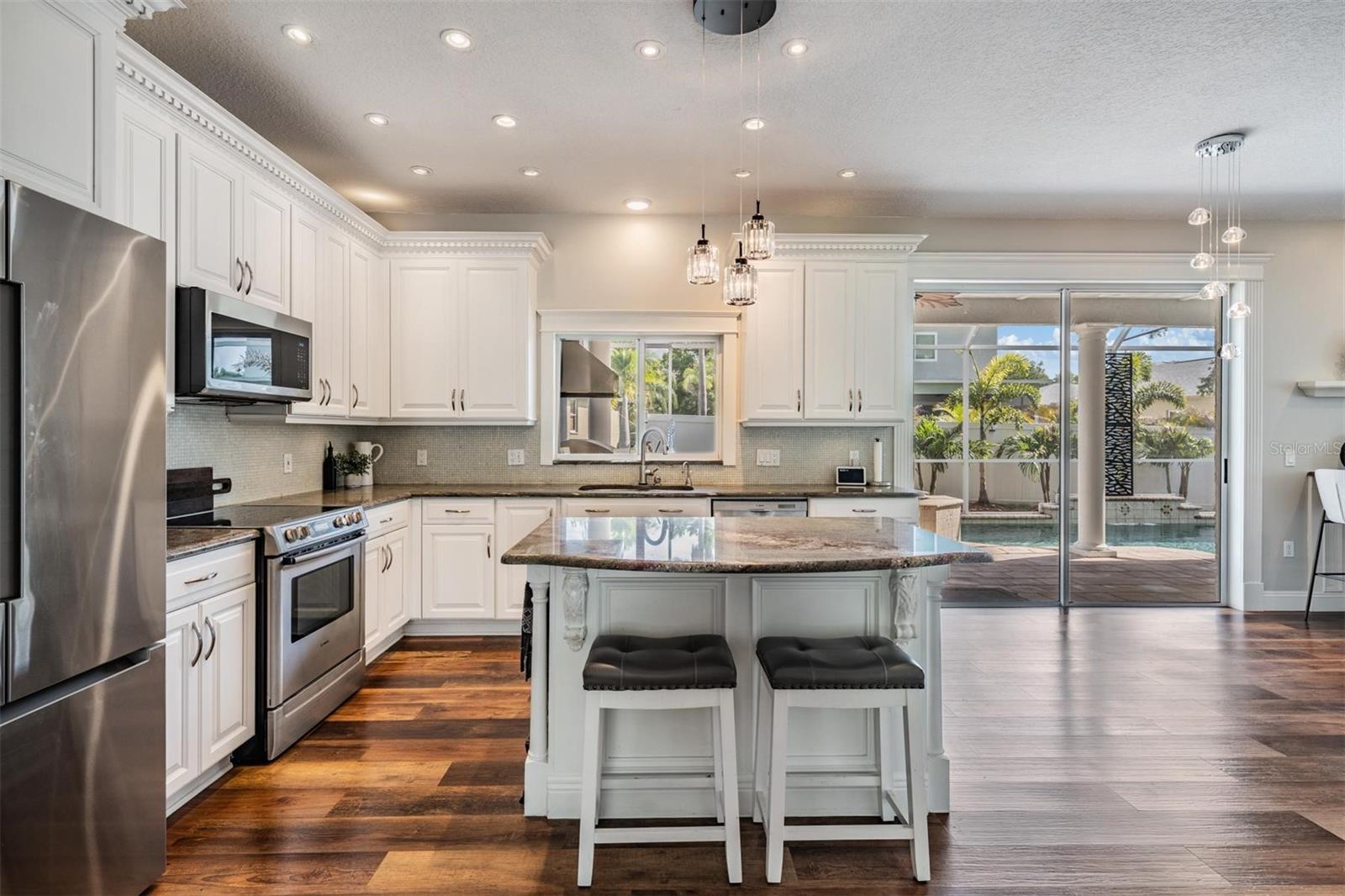 Image 11 of 73 For 4915 Augusta Avenue