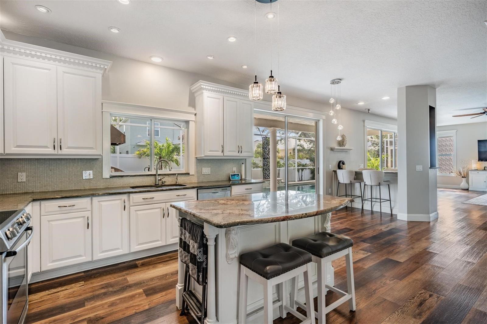 Image 12 of 73 For 4915 Augusta Avenue