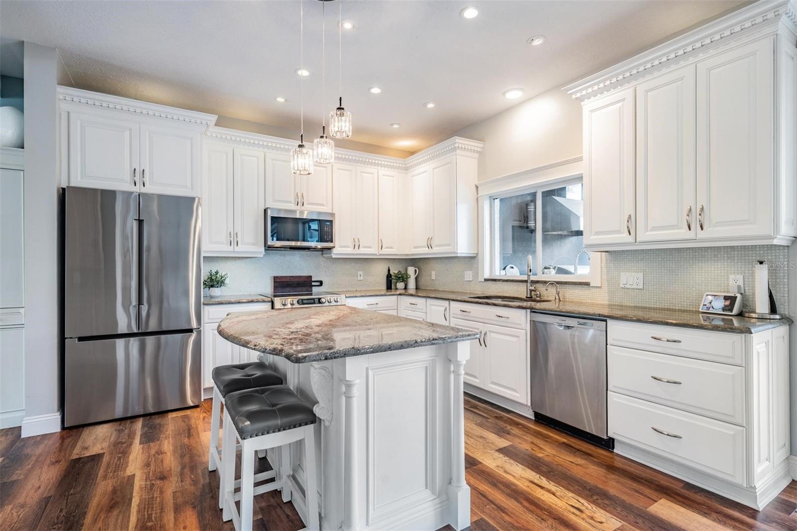 Image 13 of 73 For 4915 Augusta Avenue