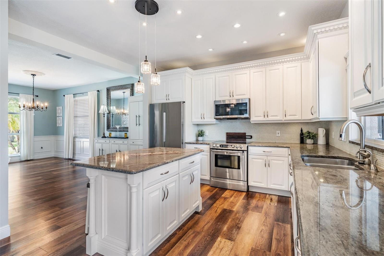 Image 15 of 73 For 4915 Augusta Avenue