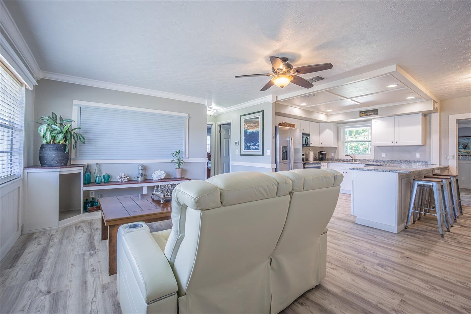 Image 5 of 33 For 402 12th Street Sw