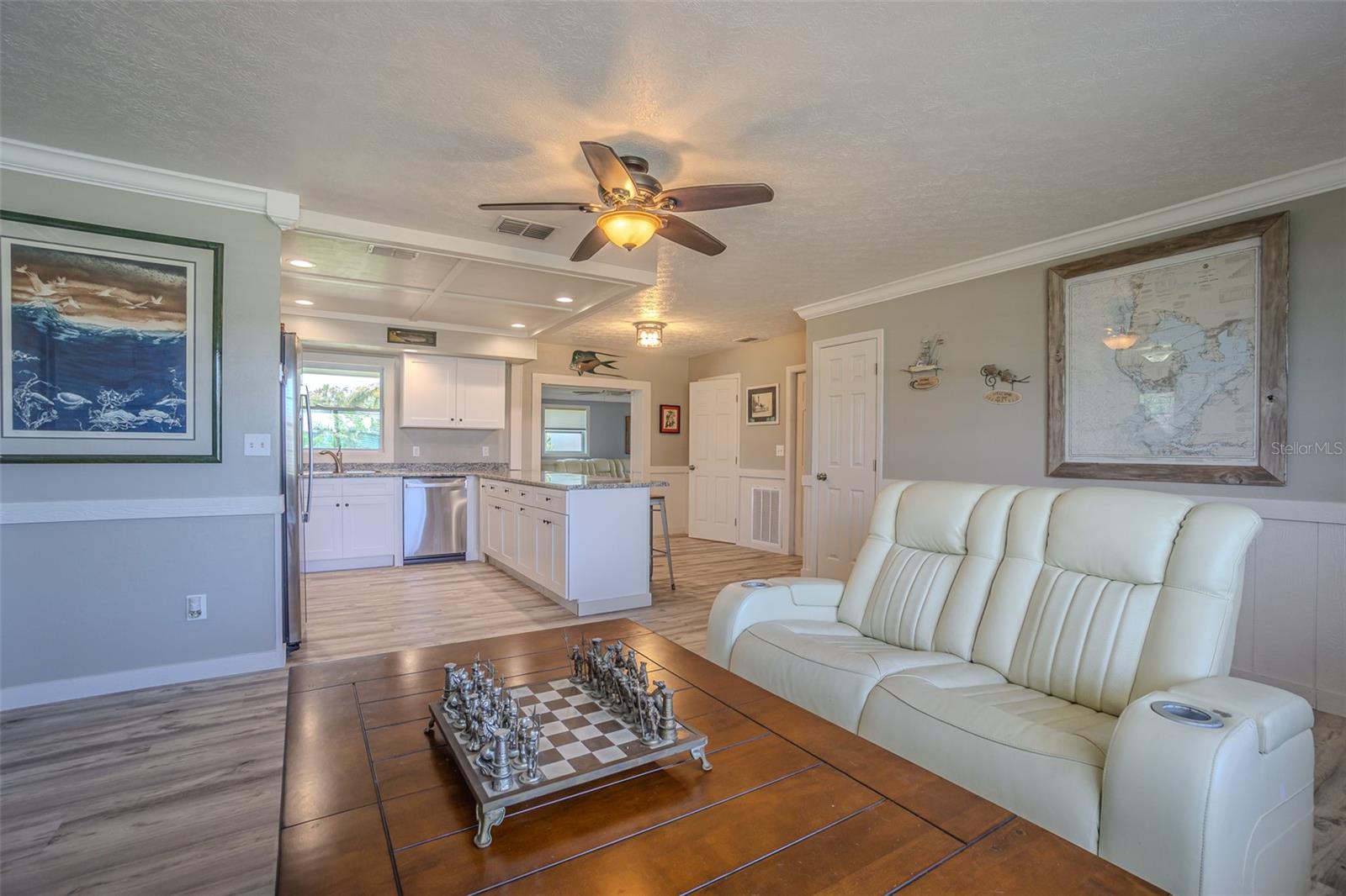 Image 7 of 33 For 402 12th Street Sw