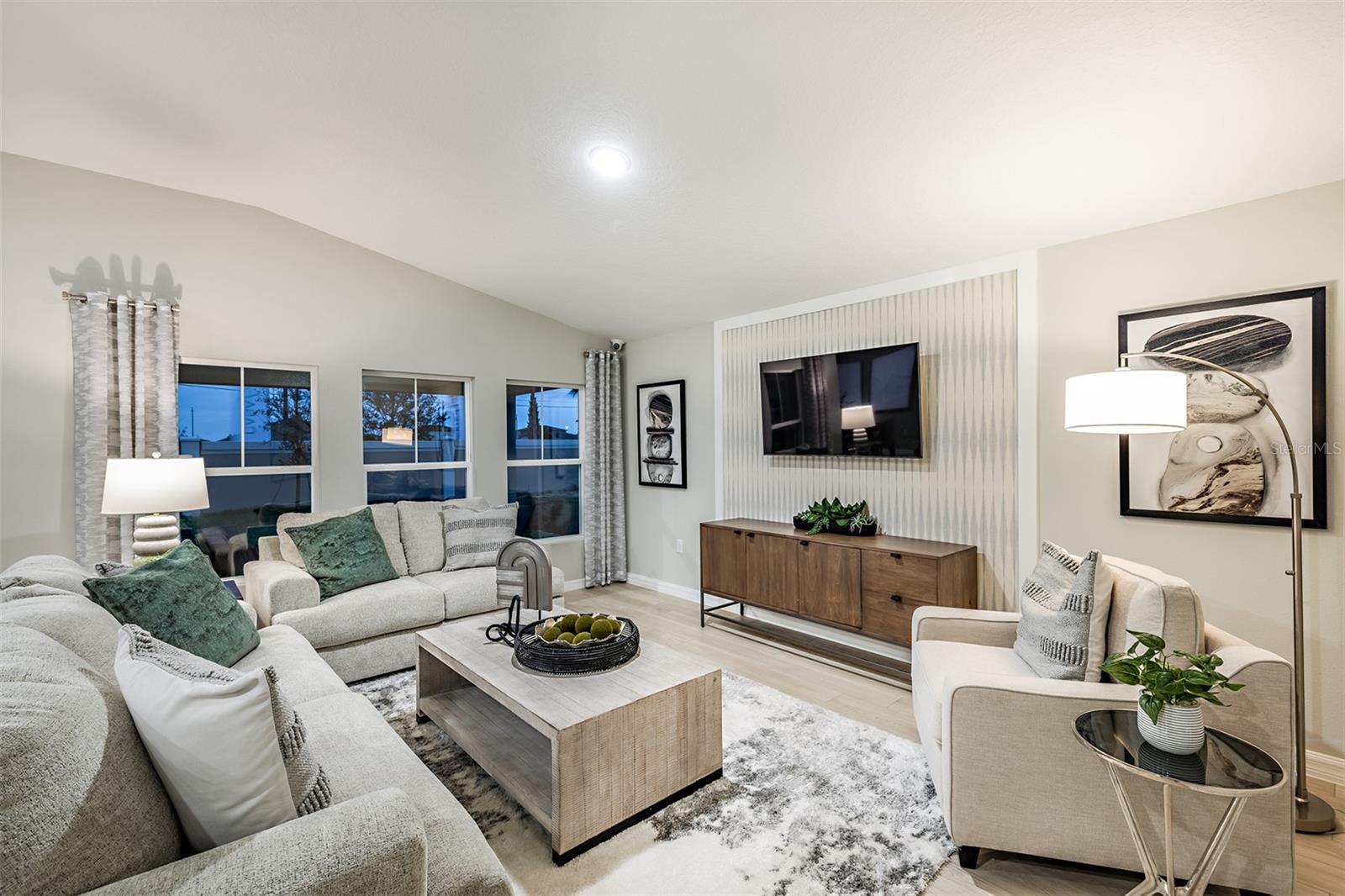 Image 4 of 20 For 1038 Foreshore Lane