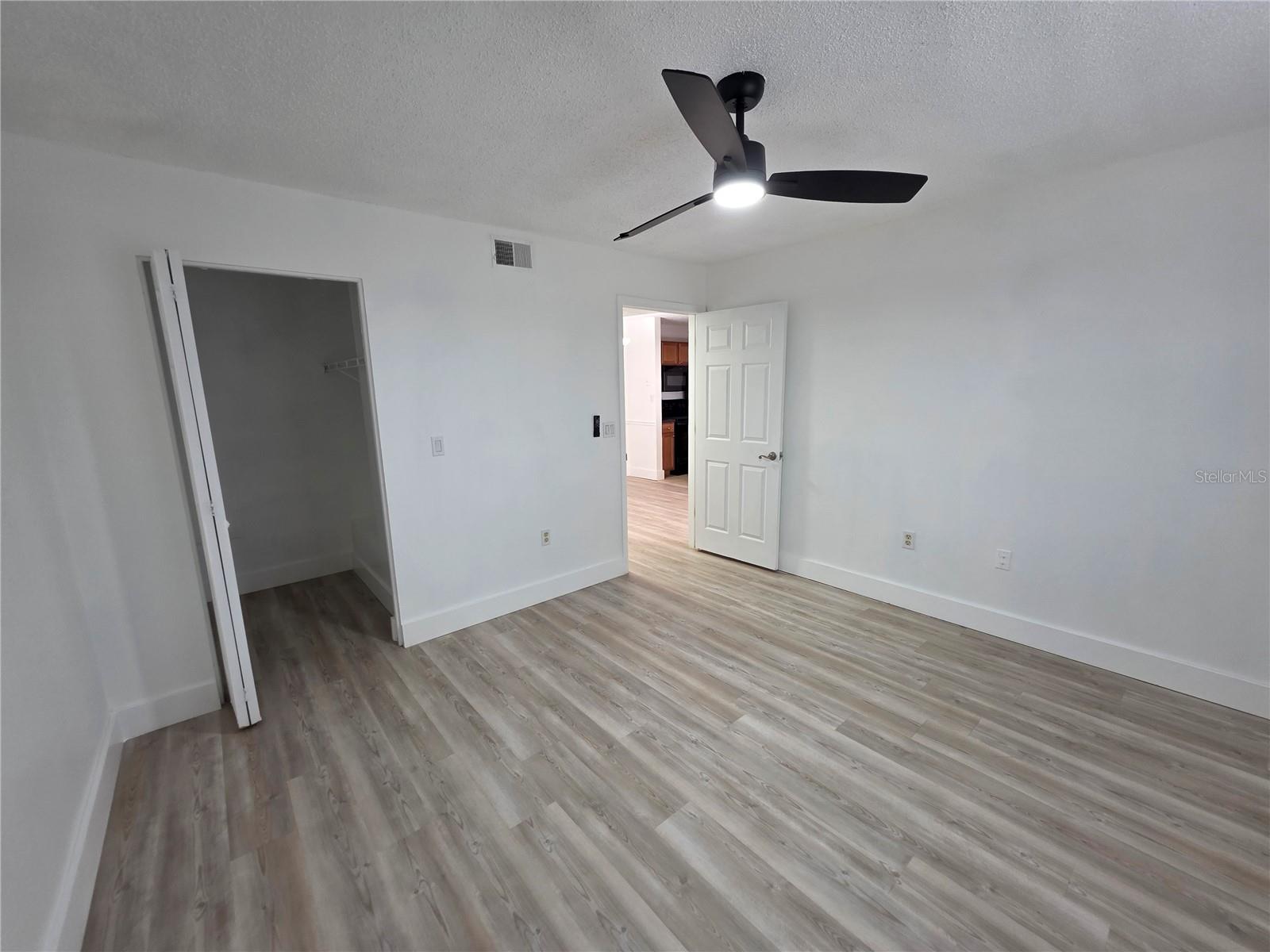 Image 11 of 23 For 220 Lake Parsons Green Avenue 105