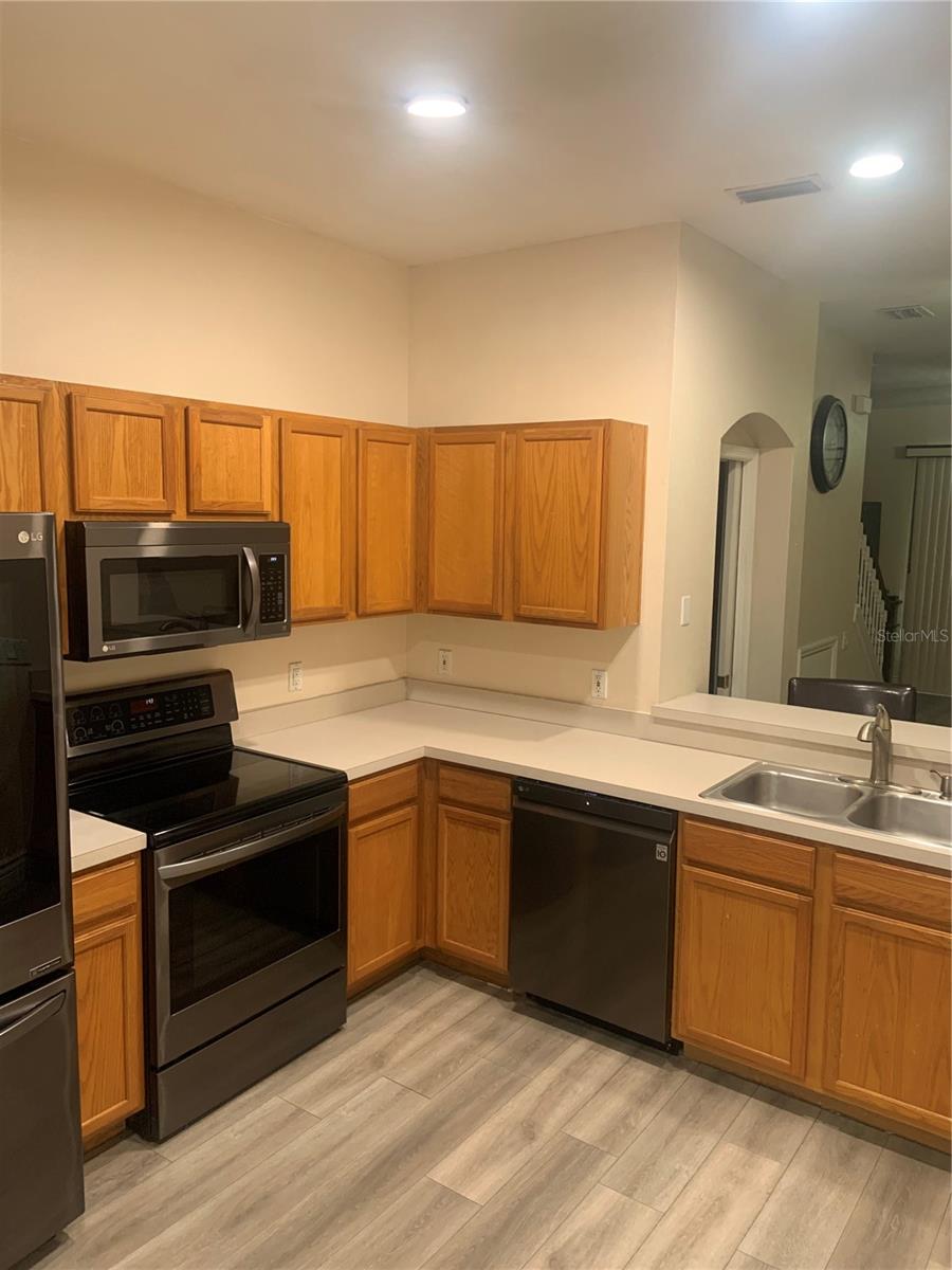 Listing photo id 3 for 7838 66th Way N