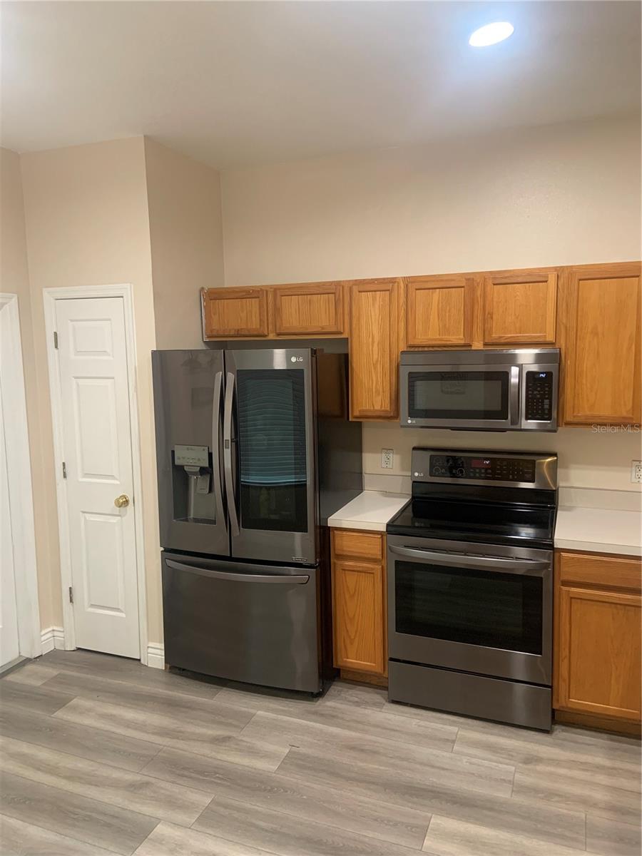 Listing photo id 4 for 7838 66th Way N