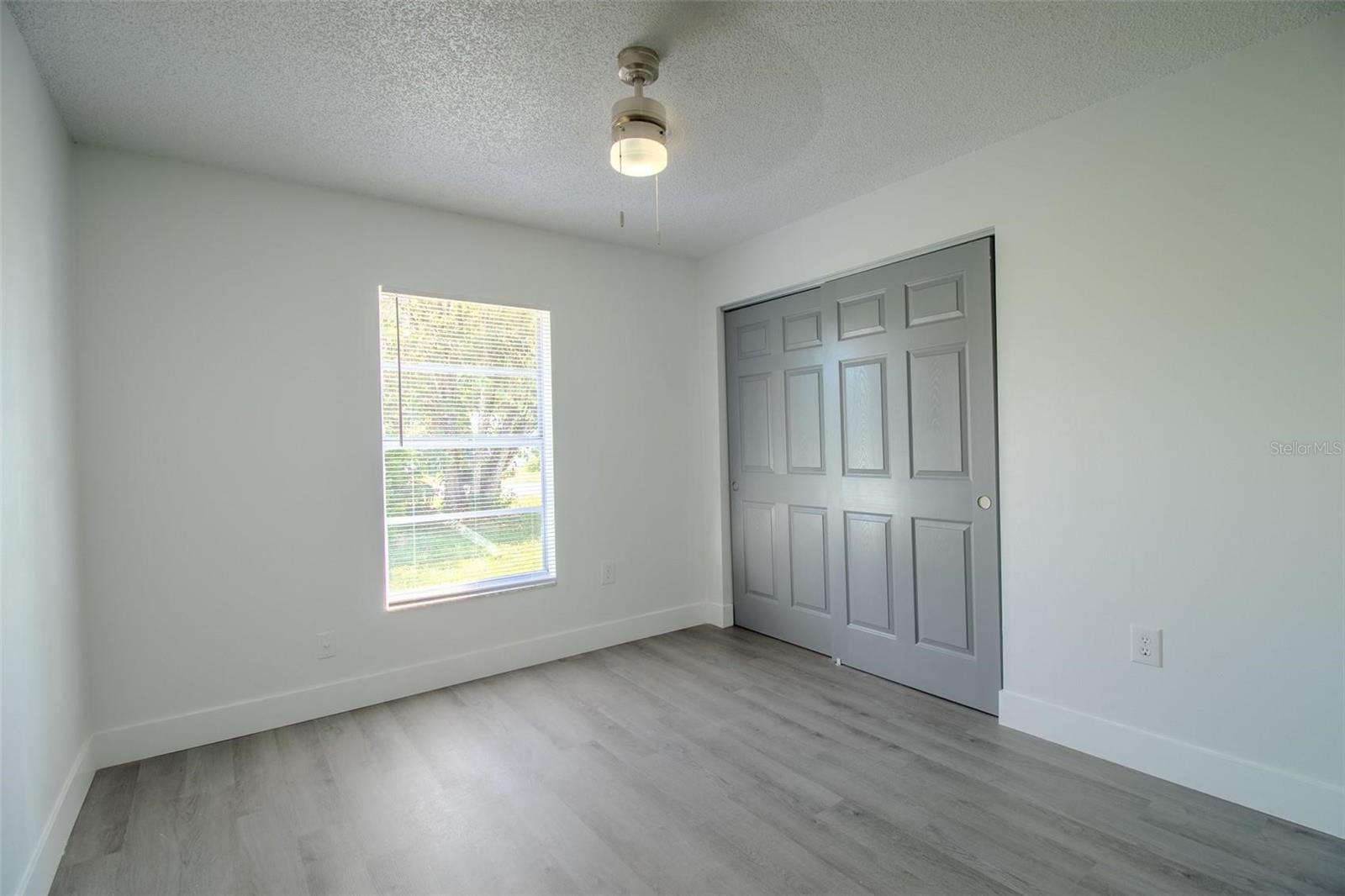 Listing photo id 9 for 5341 Tangerine Drive