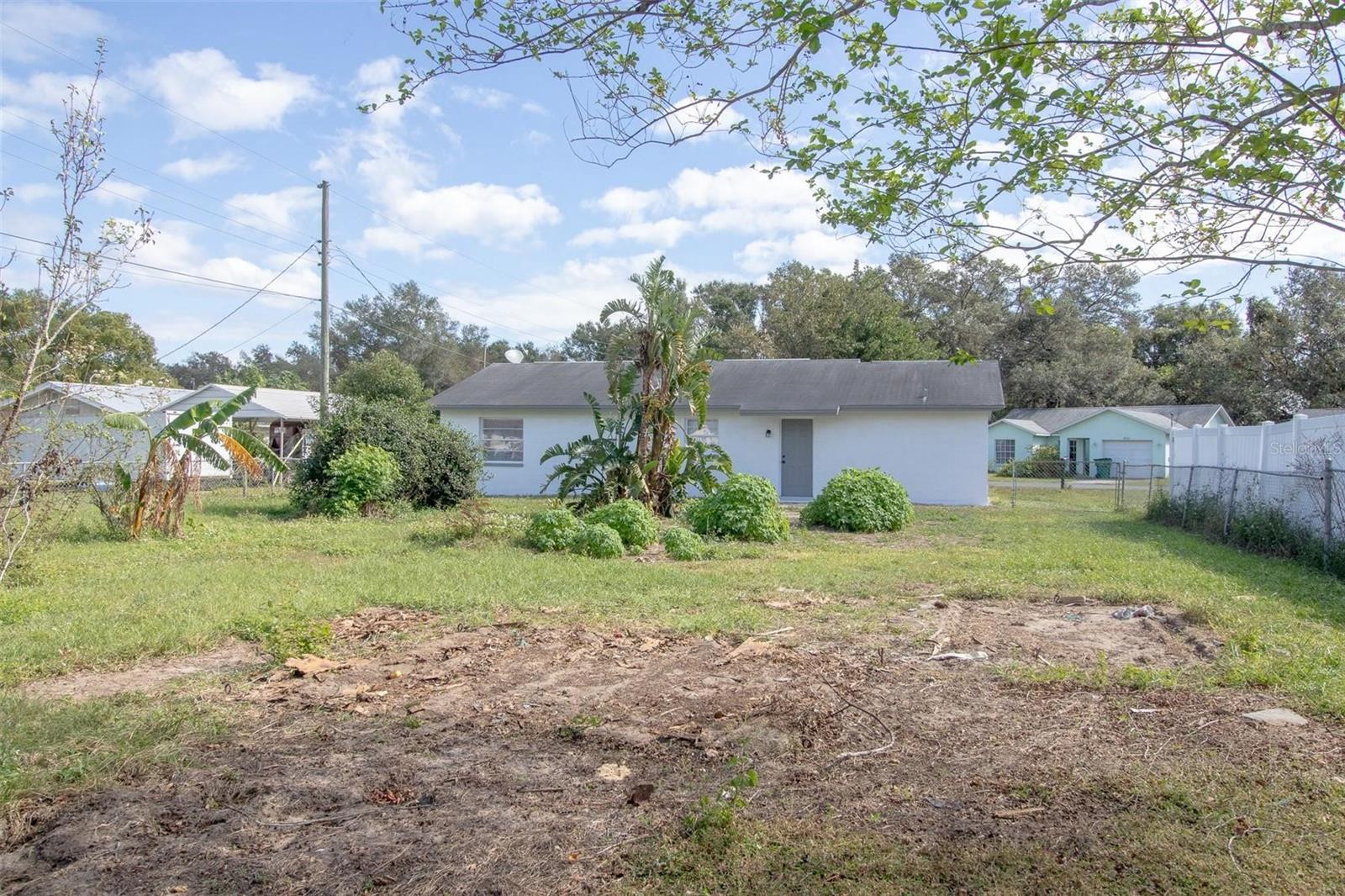 Listing photo id 11 for 5341 Tangerine Drive