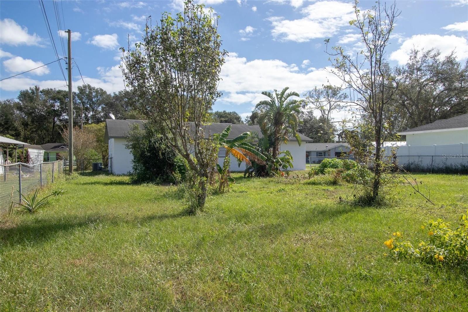 Listing photo id 12 for 5341 Tangerine Drive