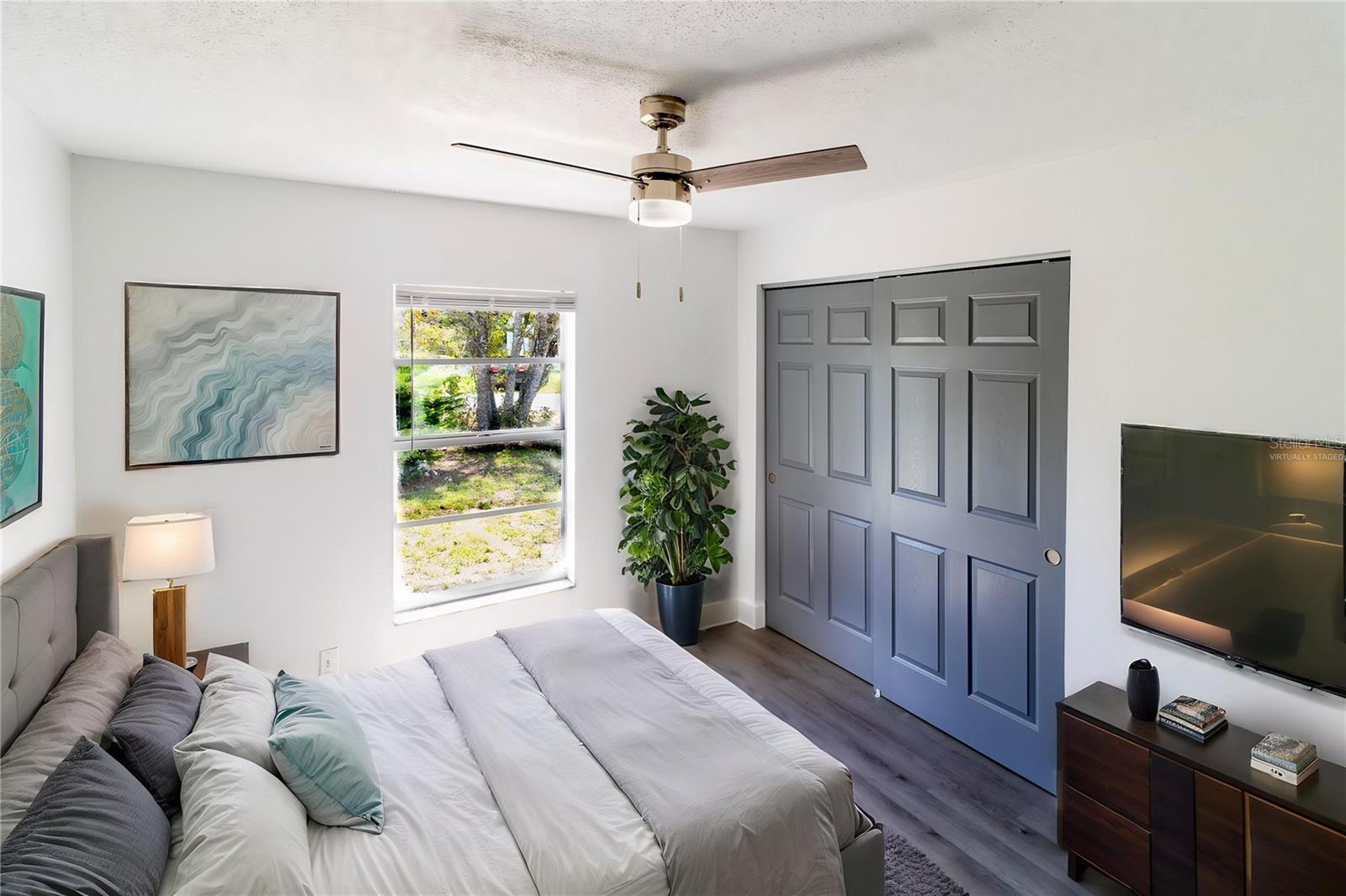 Listing photo id 13 for 5341 Tangerine Drive