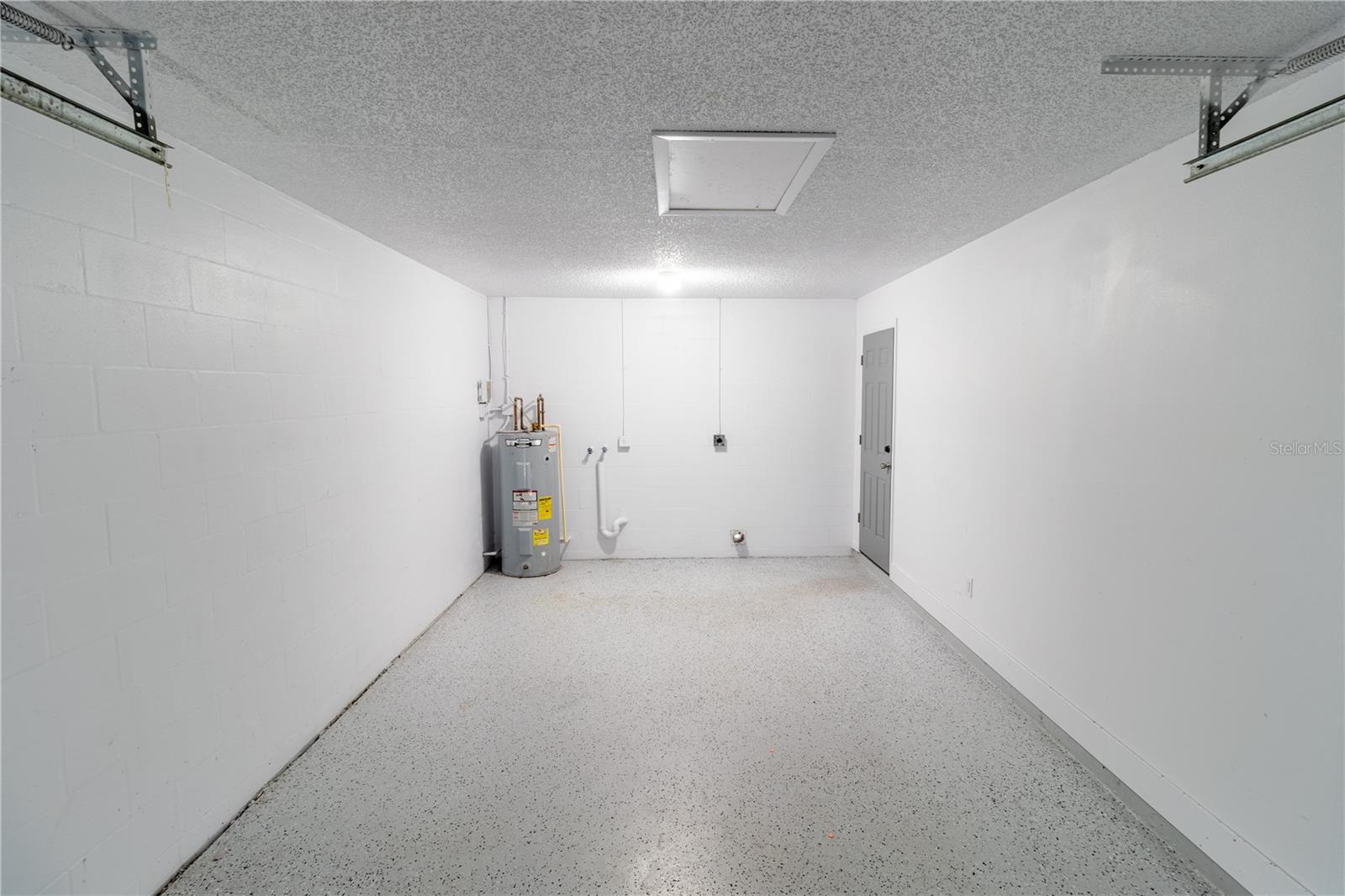 Listing photo id 14 for 5341 Tangerine Drive