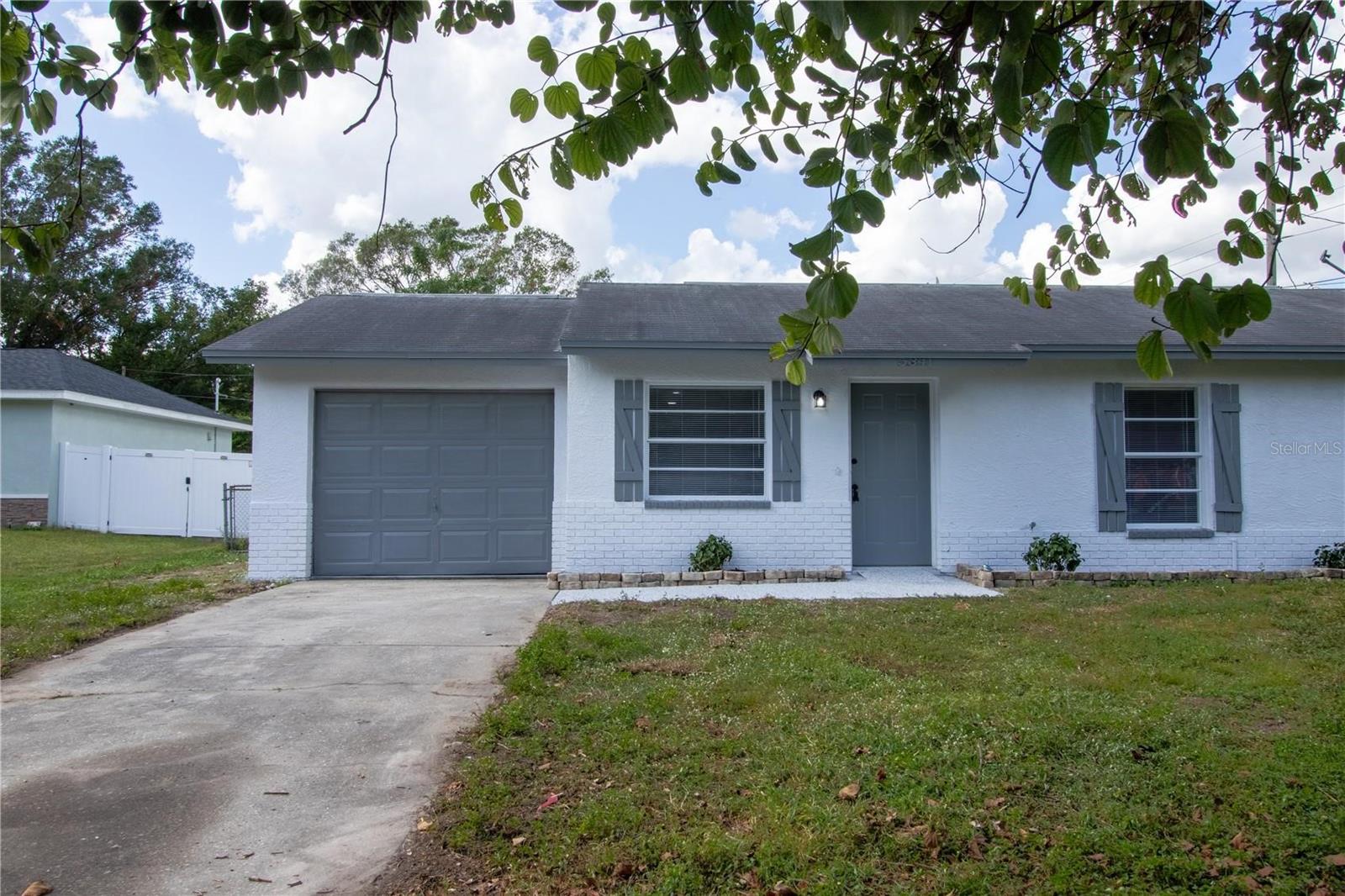 Listing photo id 0 for 5341 Tangerine Drive
