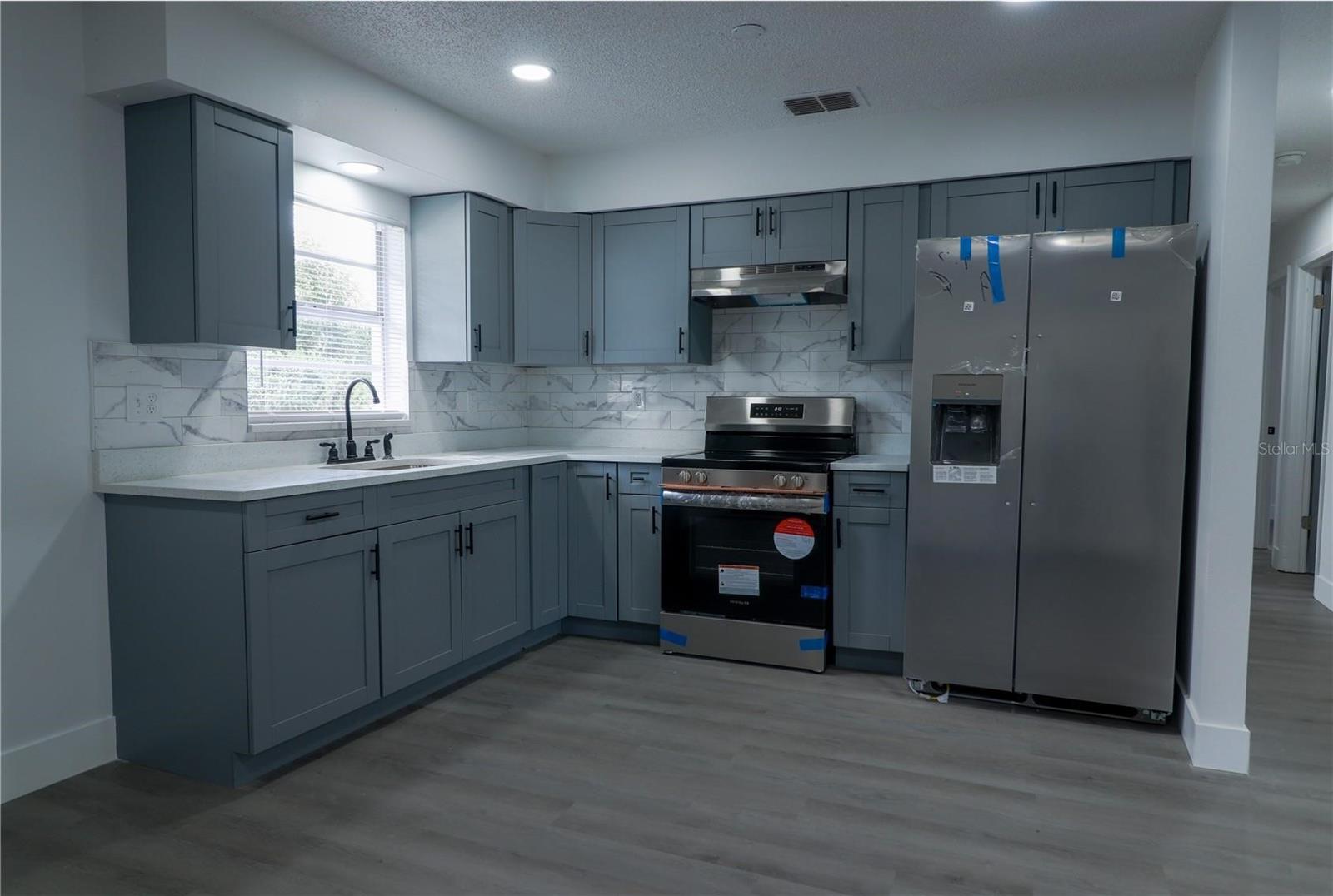 Listing photo id 3 for 5341 Tangerine Drive