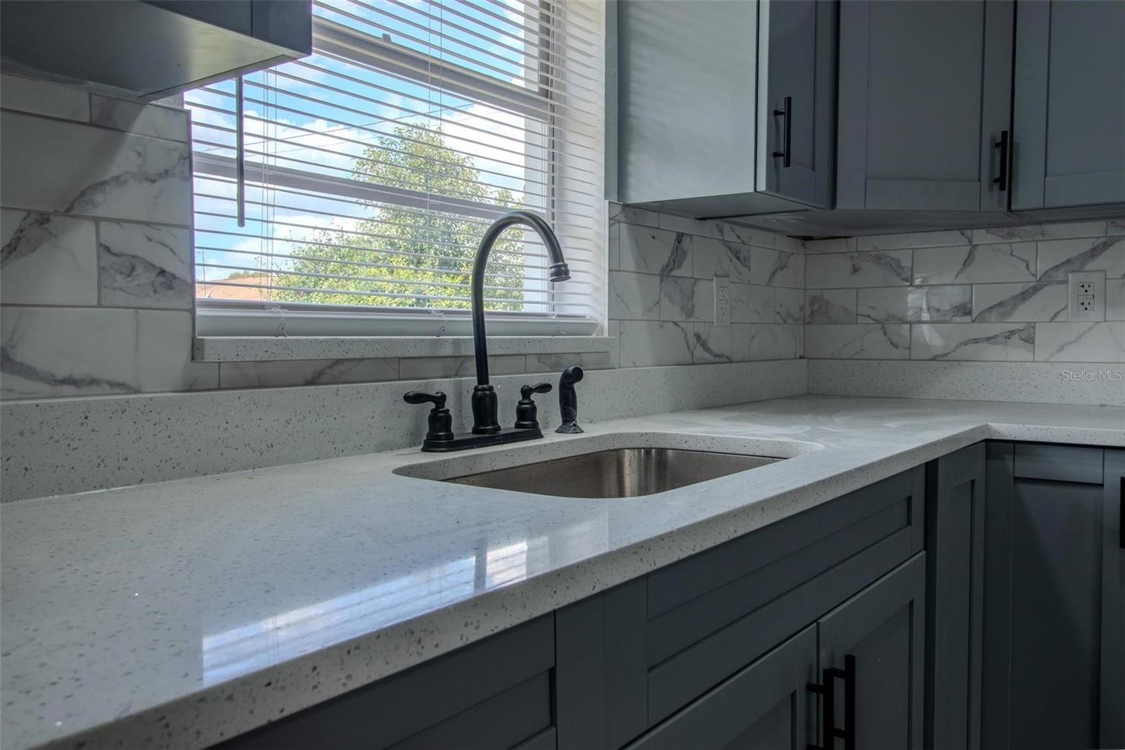 Listing photo id 6 for 5341 Tangerine Drive