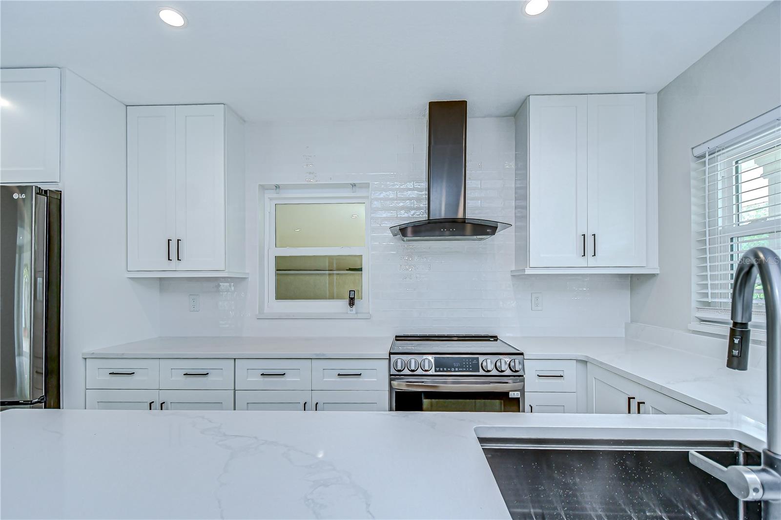 Image 14 of 31 For 4291 Neptune Drive Se