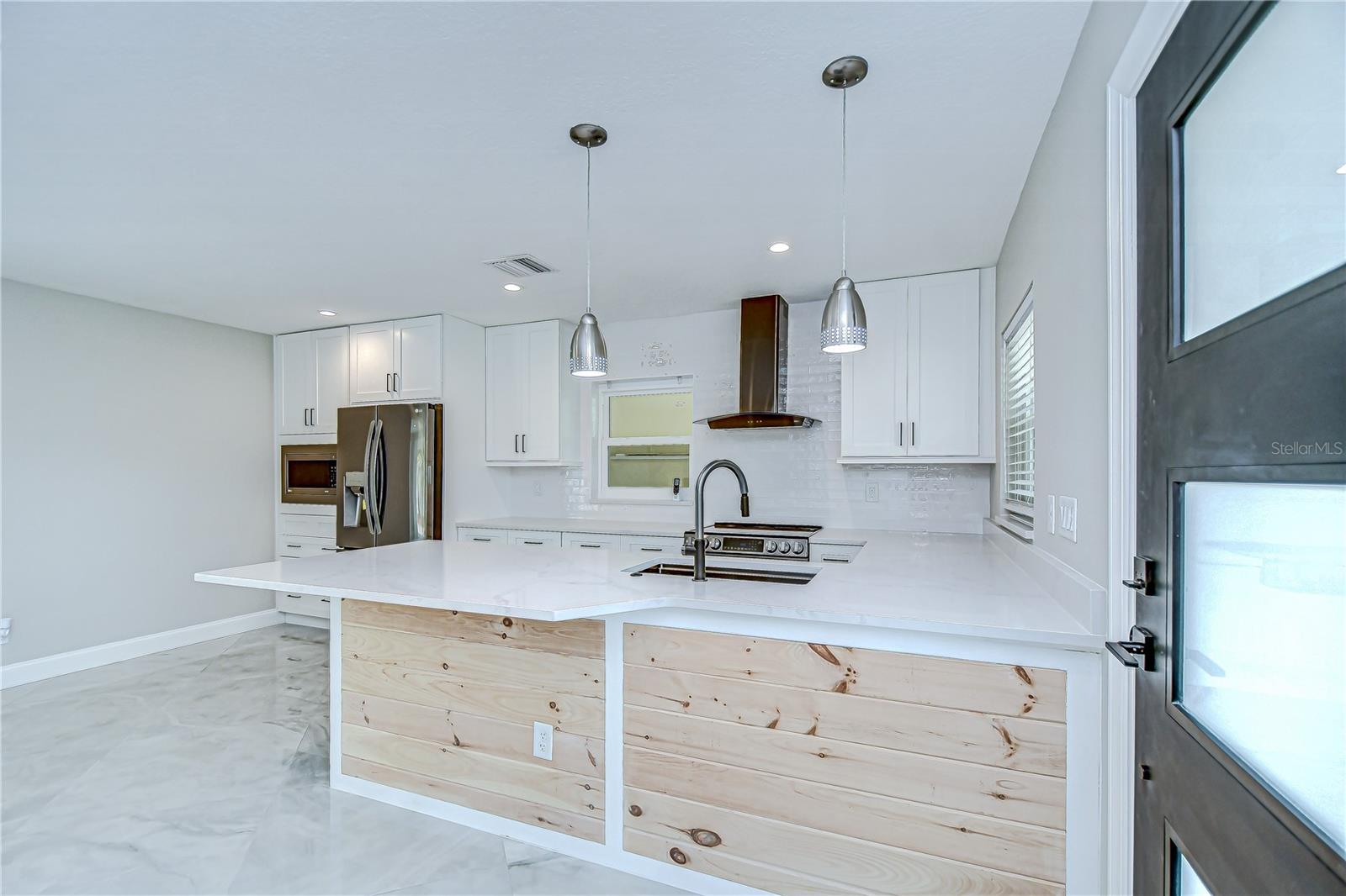 Image 16 of 31 For 4291 Neptune Drive Se