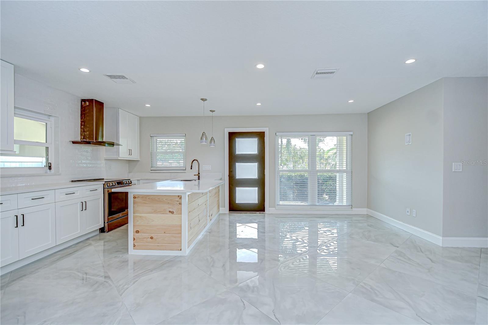 Image 18 of 31 For 4291 Neptune Drive Se