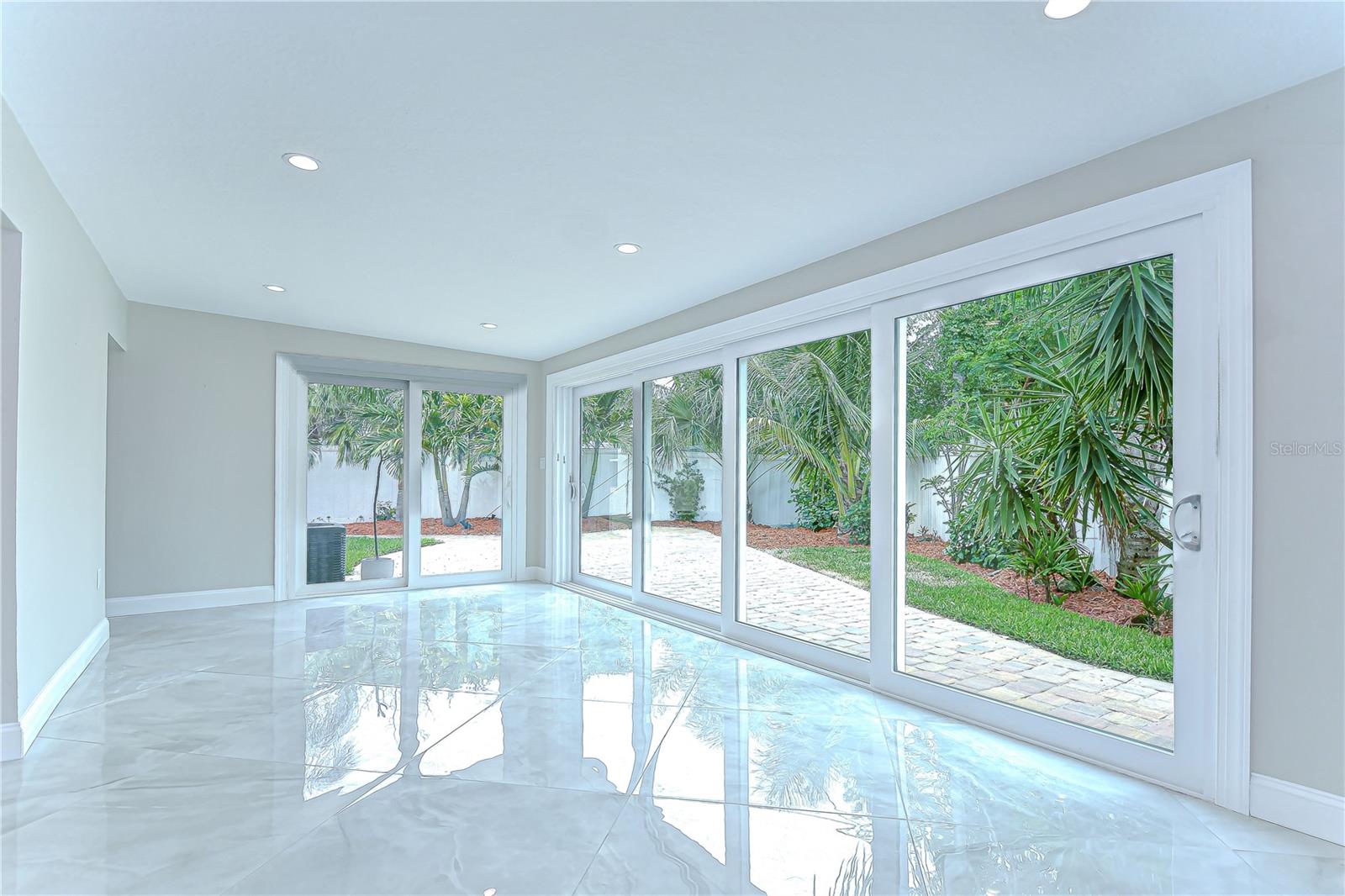 Image 22 of 31 For 4291 Neptune Drive Se