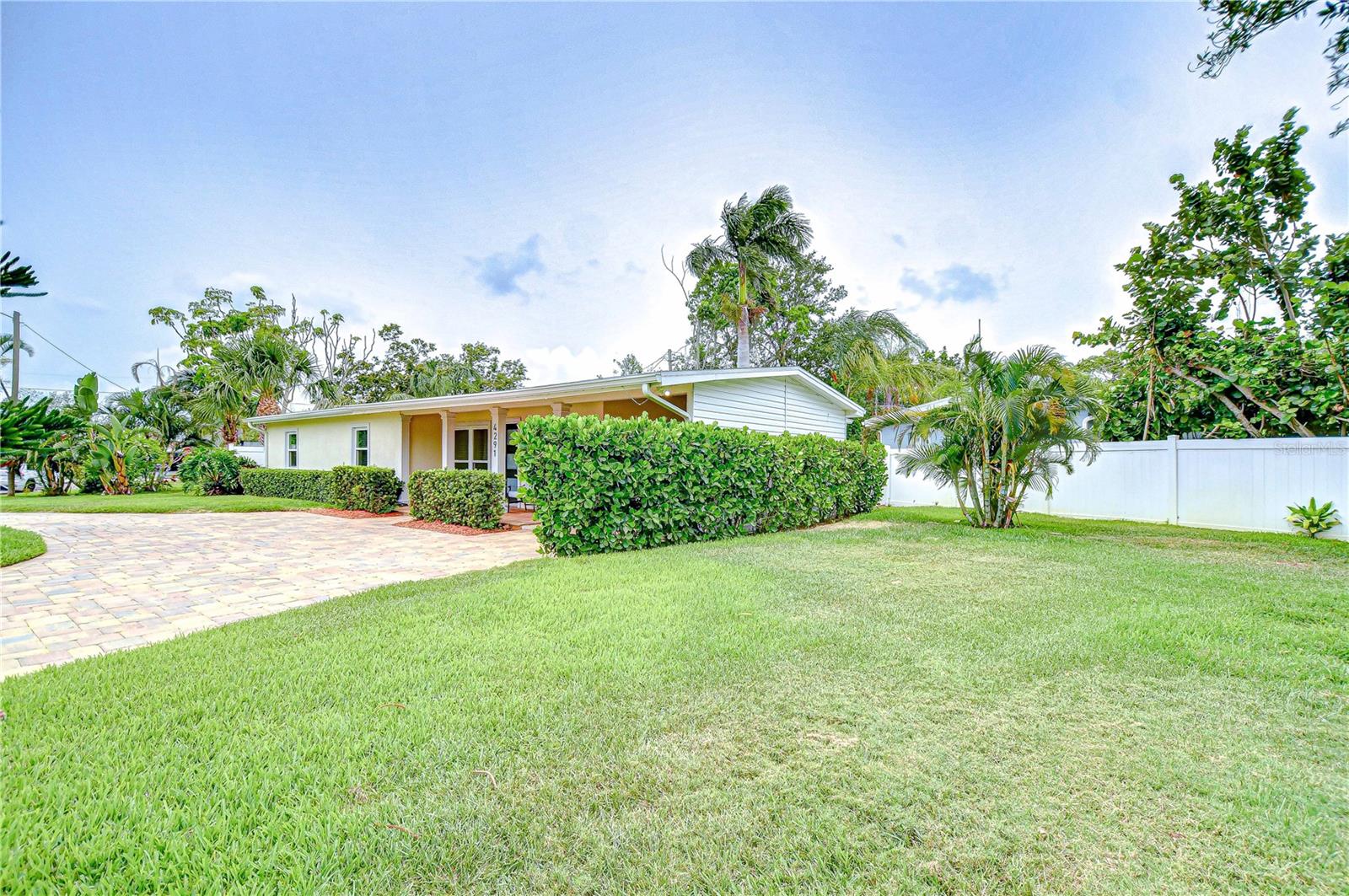 Image 3 of 31 For 4291 Neptune Drive Se