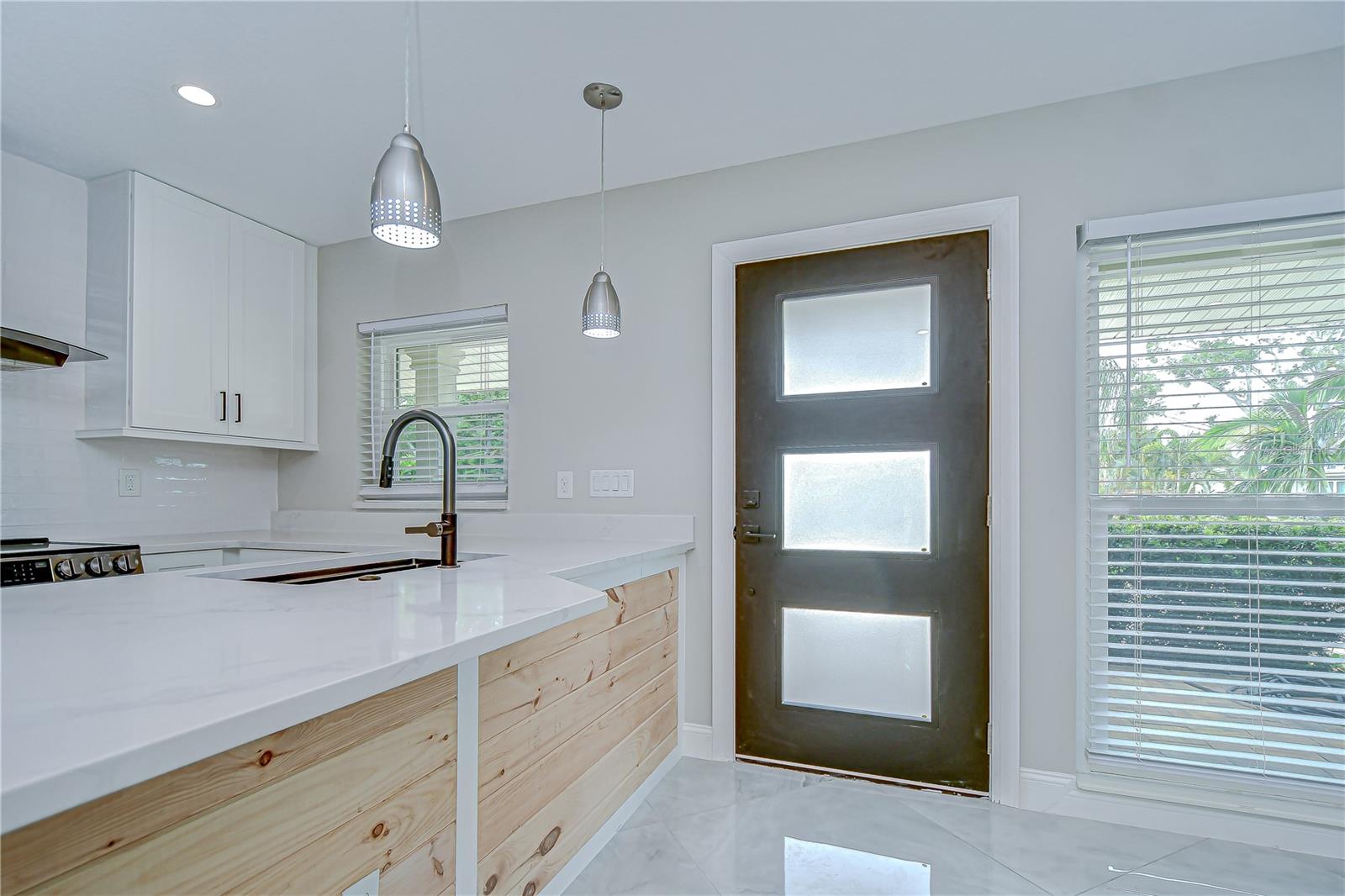 Image 9 of 31 For 4291 Neptune Drive Se