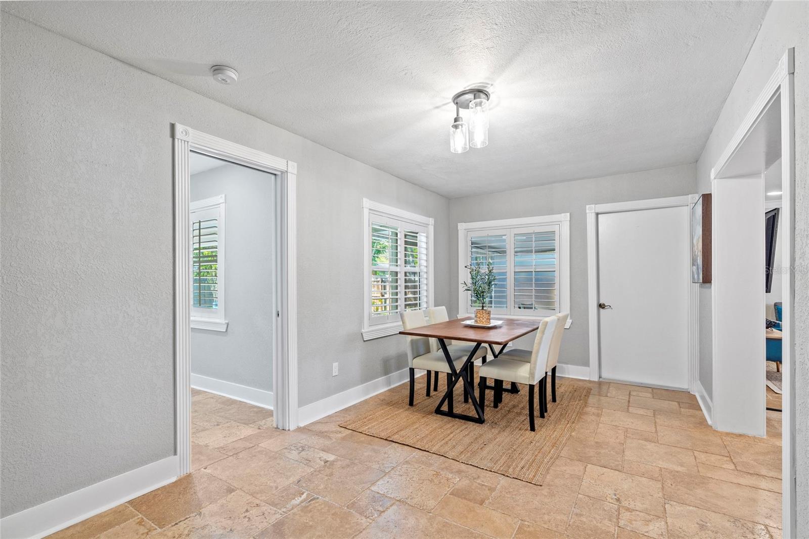 Image 17 of 46 For 9016 Bay Street Ne