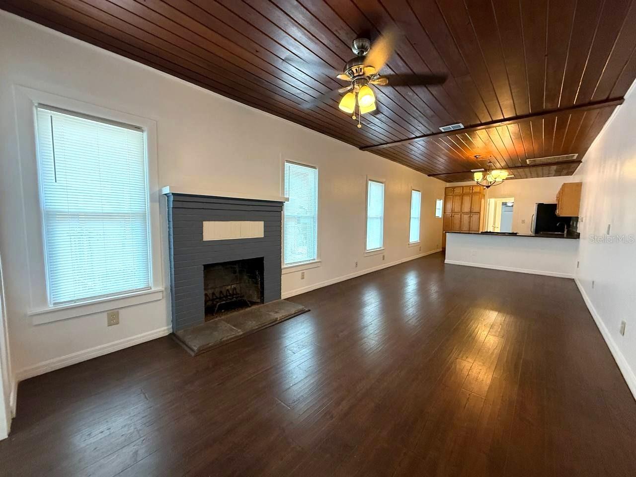 Image 3 of 14 For 917 Shadowlawn Avenue