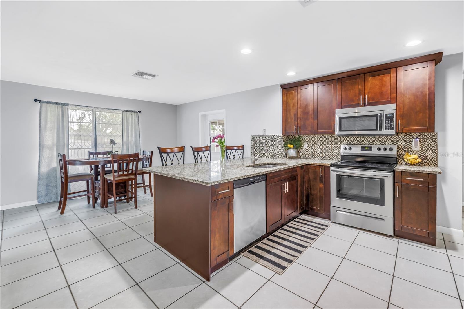 Image 10 of 27 For 2270 Amherst Avenue