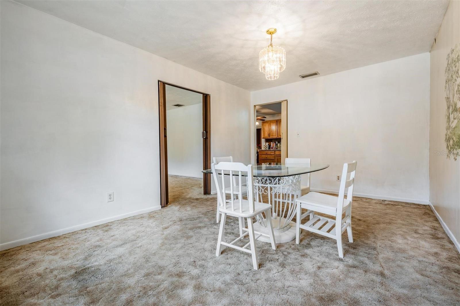 Listing photo id 9 for 414 Cactus Circle