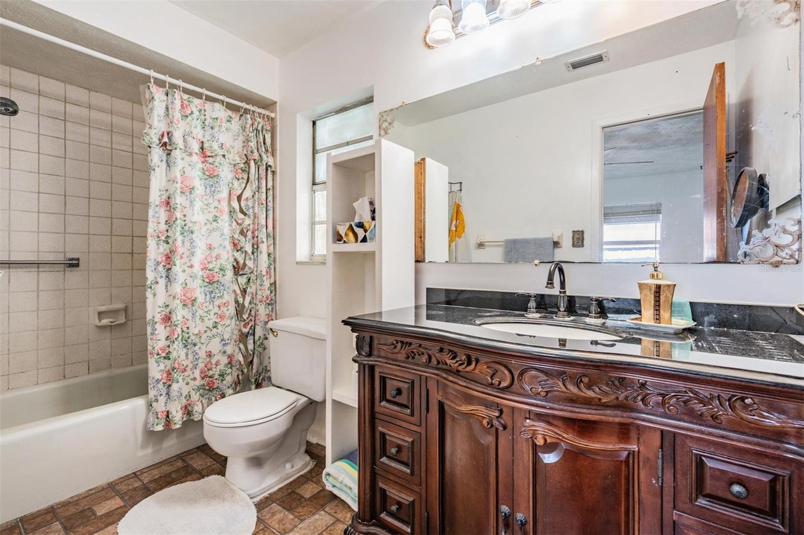 Listing photo id 16 for 414 Cactus Circle
