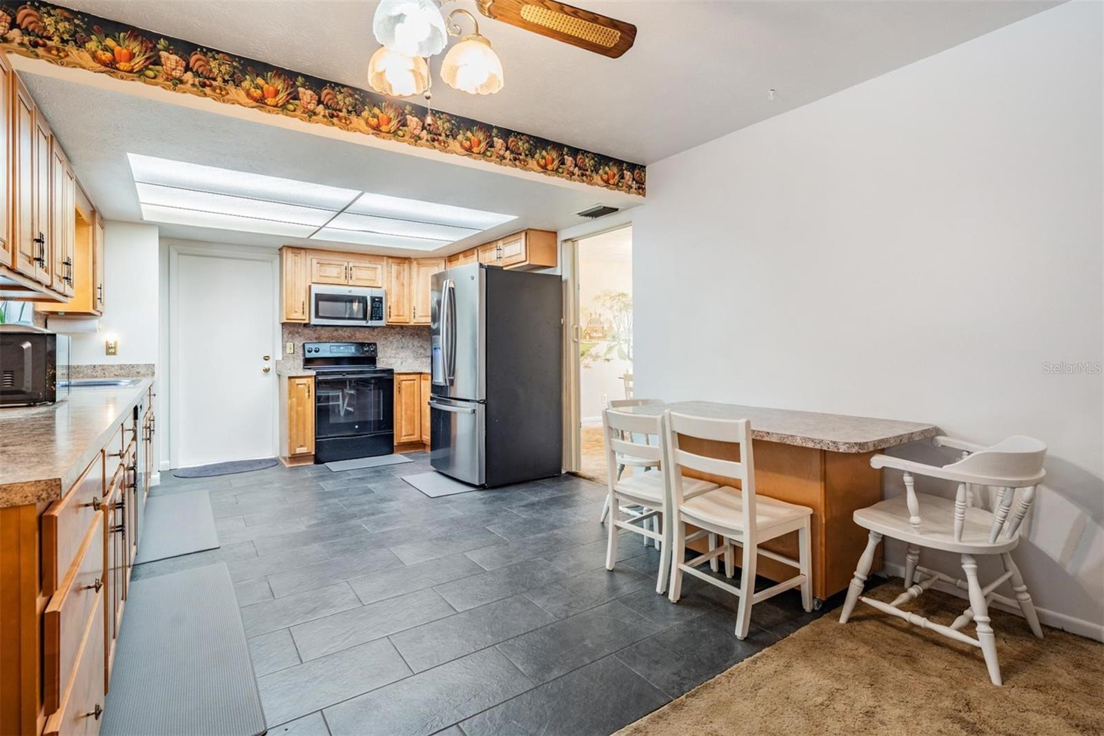 Listing photo id 2 for 414 Cactus Circle