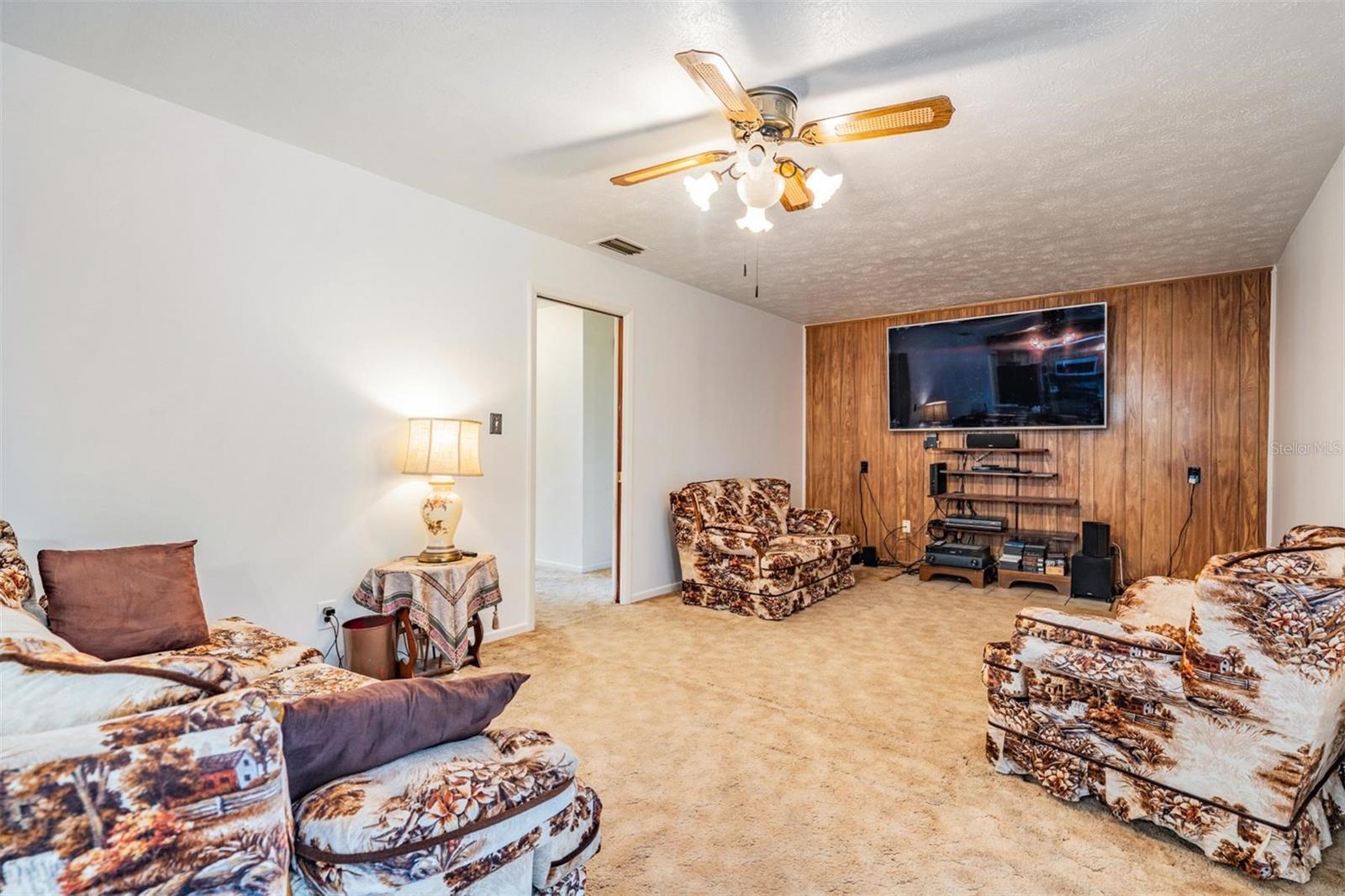 Listing photo id 5 for 414 Cactus Circle