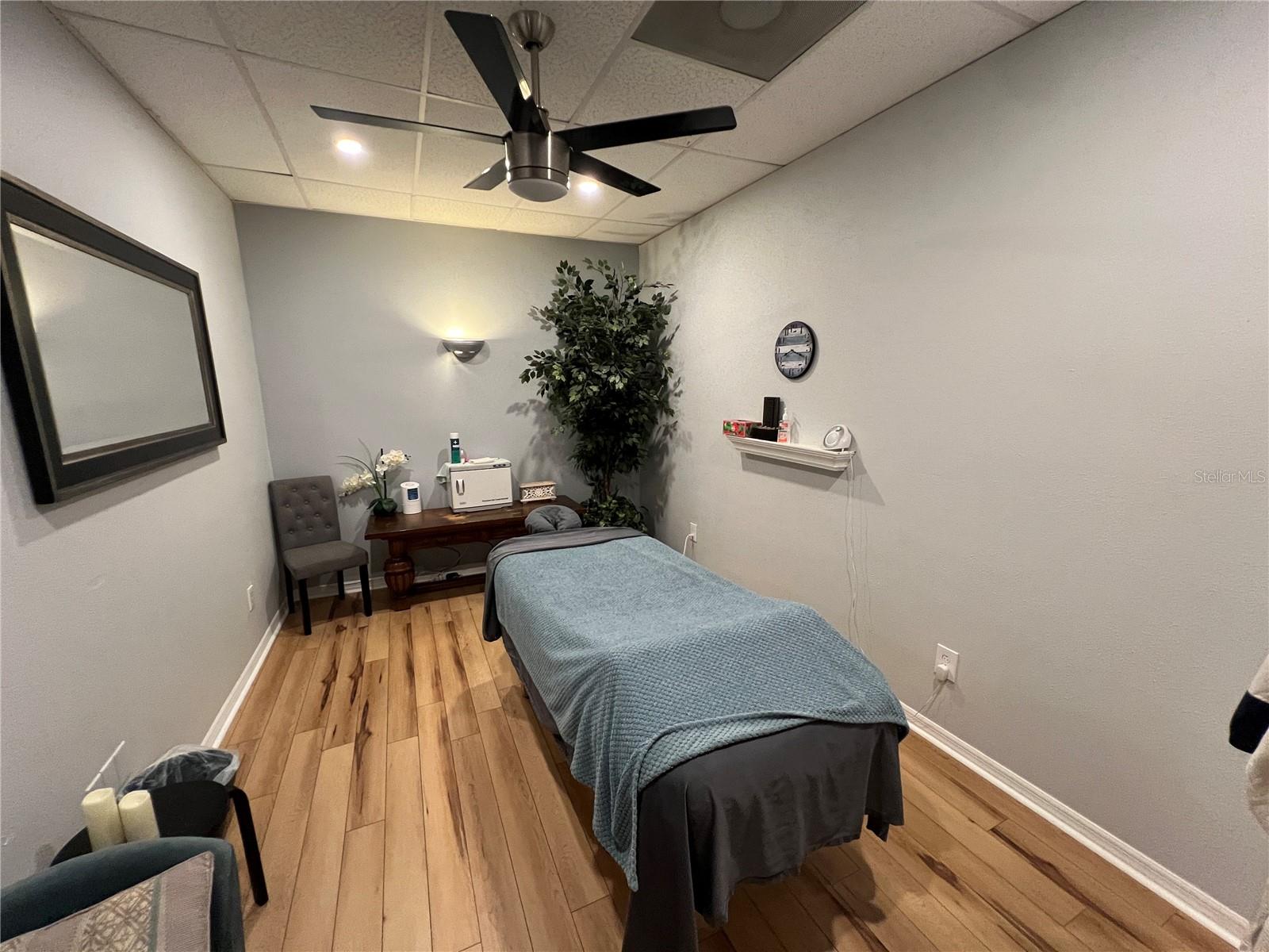 Listing photo id 8 for 2108 Kennedy Boulevard